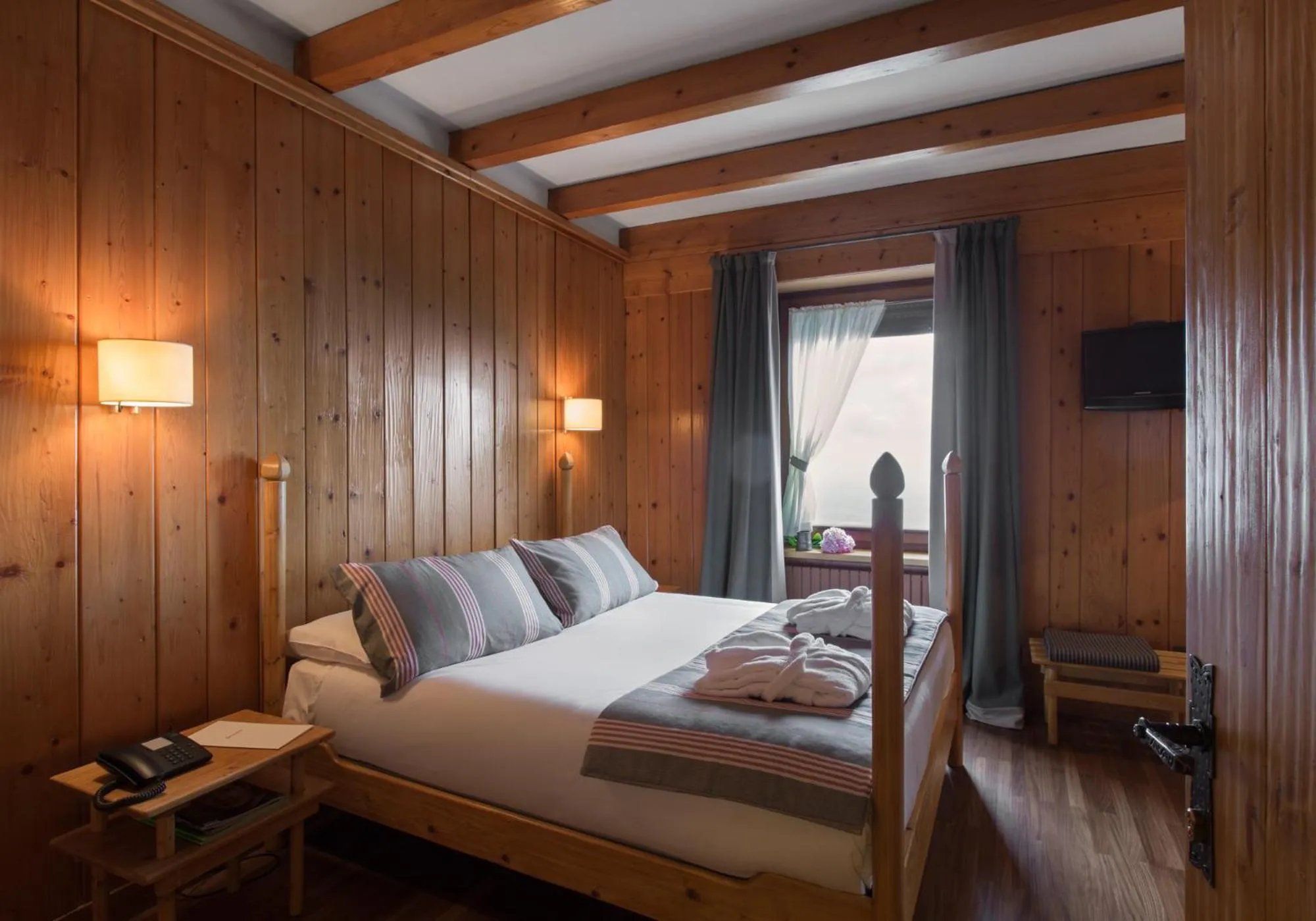 Bed in Albergo Ristorante Bucaneve