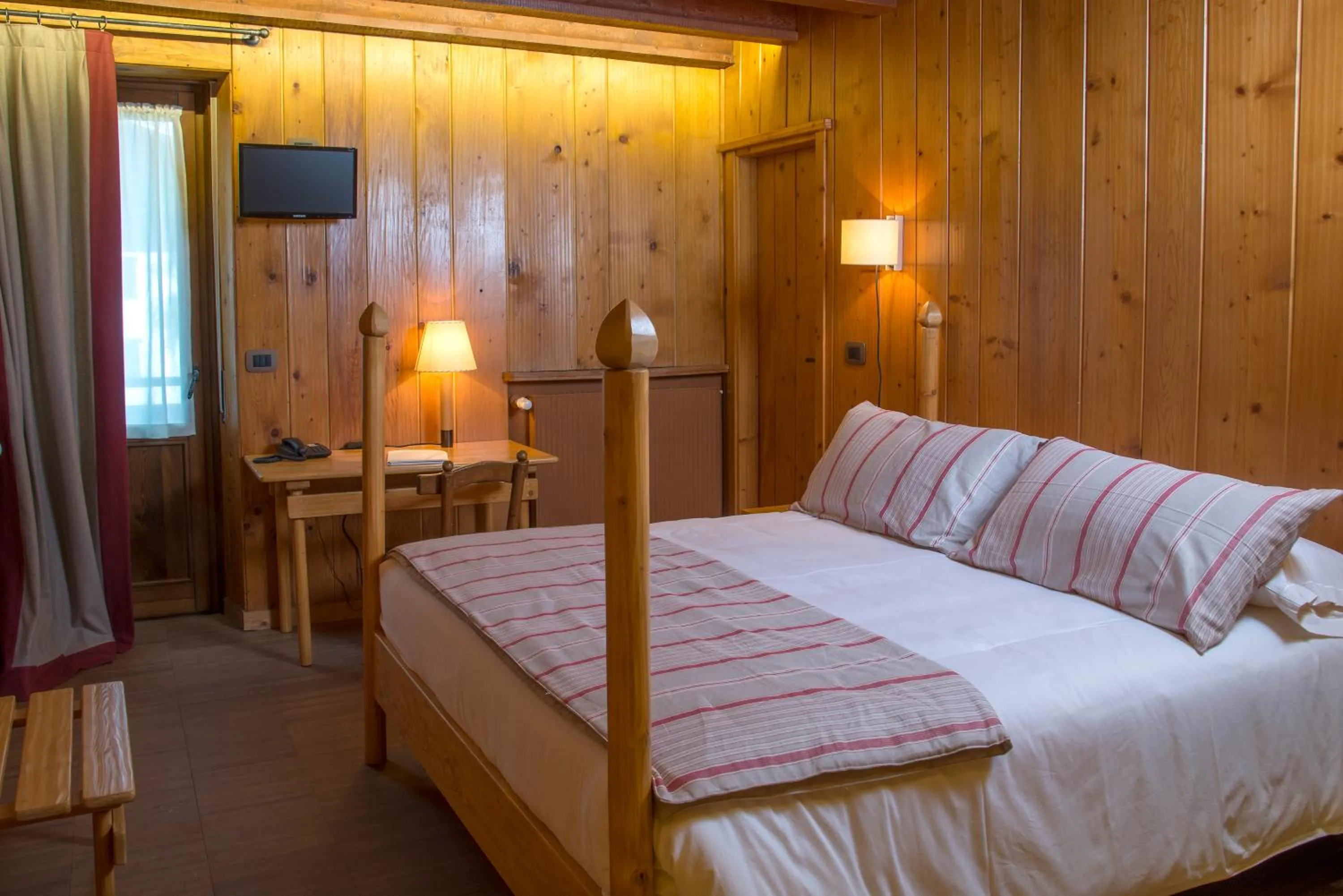 Bed in Albergo Ristorante Bucaneve