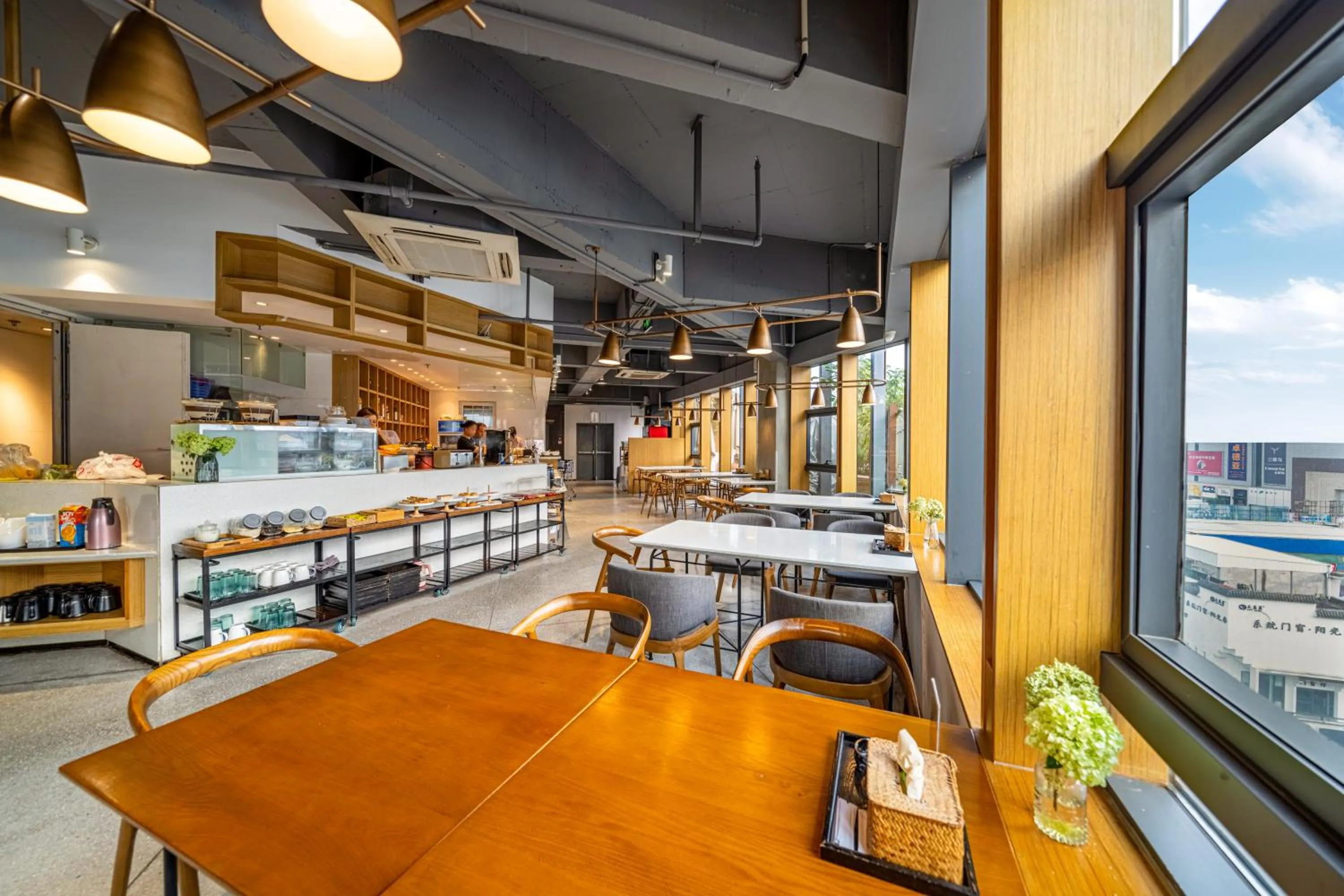 Breakfast in Wuyu Hotel - Chongqing Jiangbei Airport & Light Rail