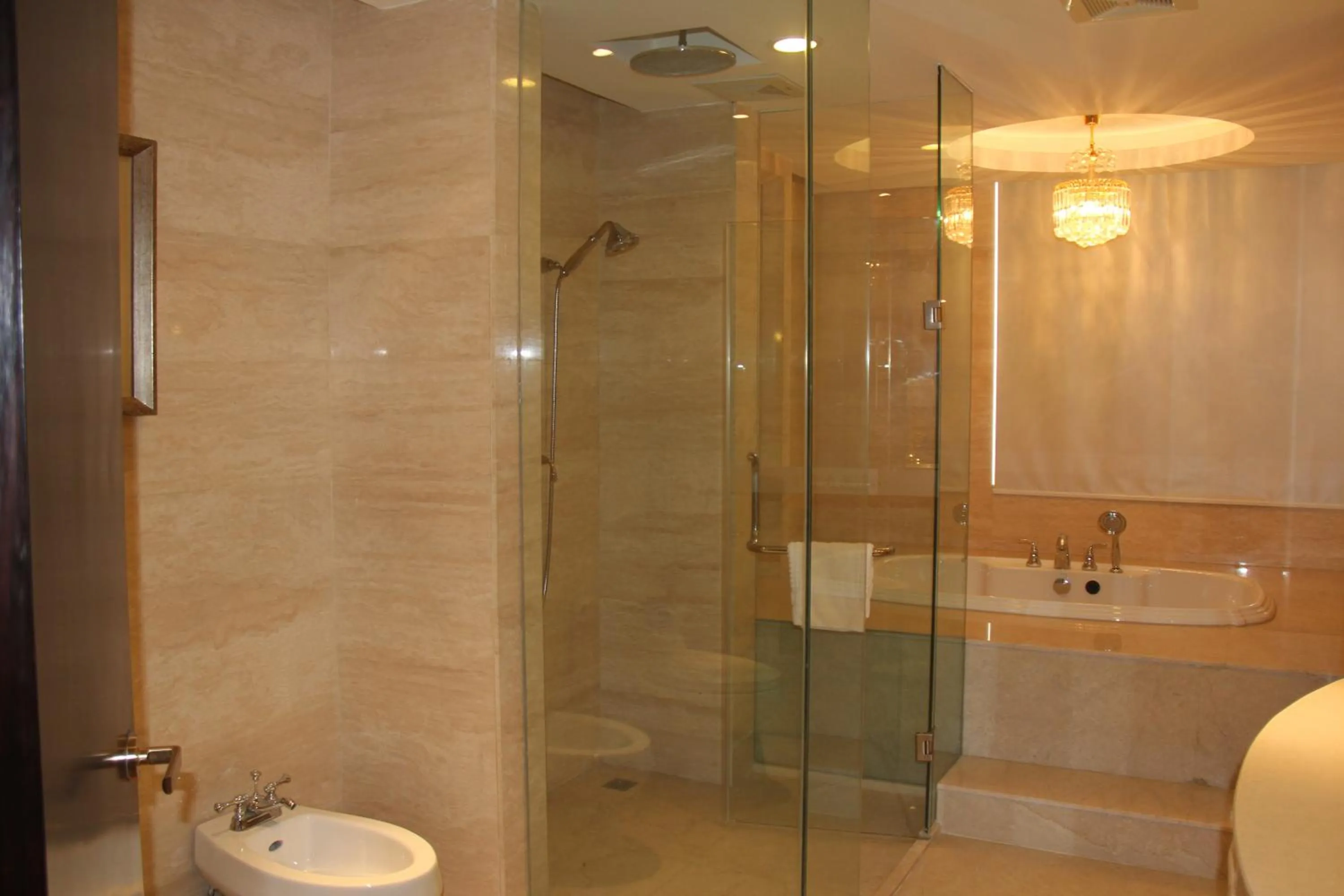 Toilet in Ramada Plaza Weifang