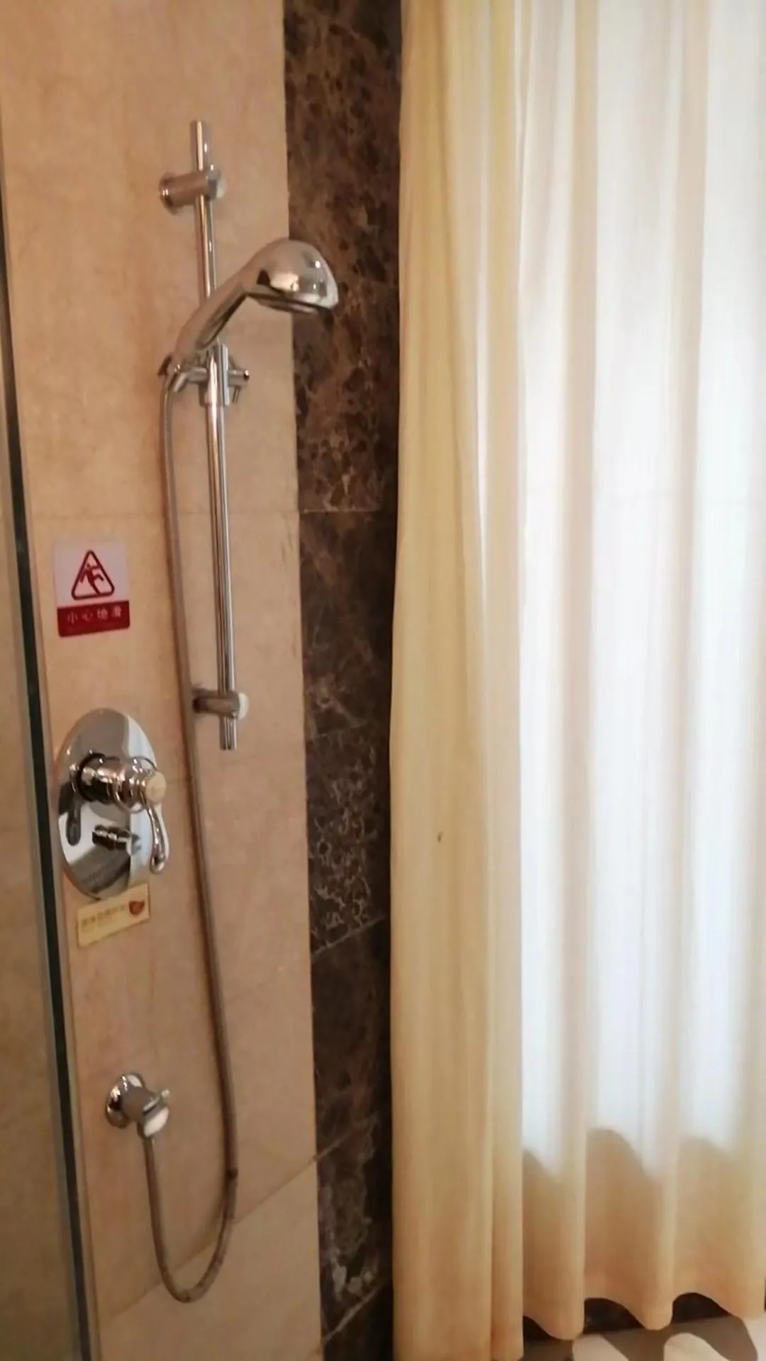 Shower in Ramada Plaza Weifang