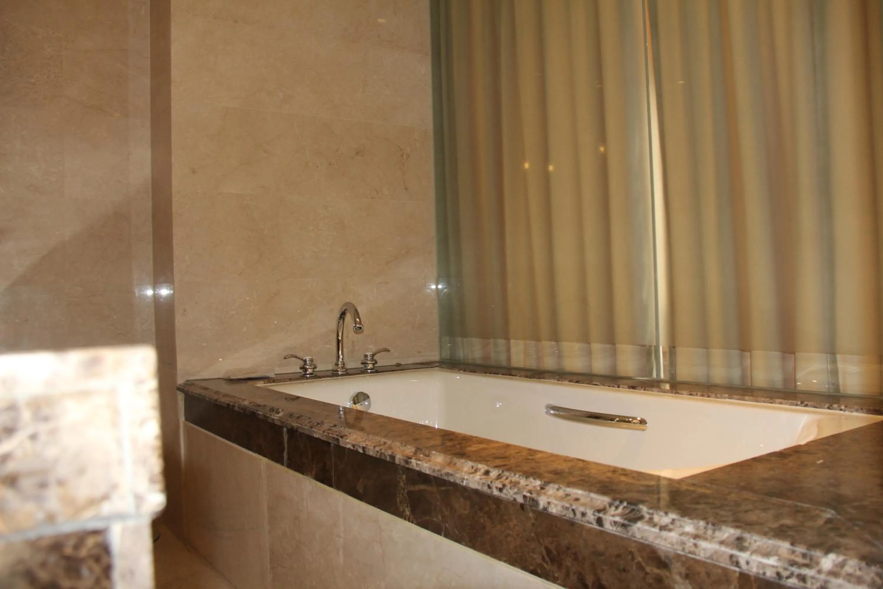 Bath in Ramada Plaza Weifang