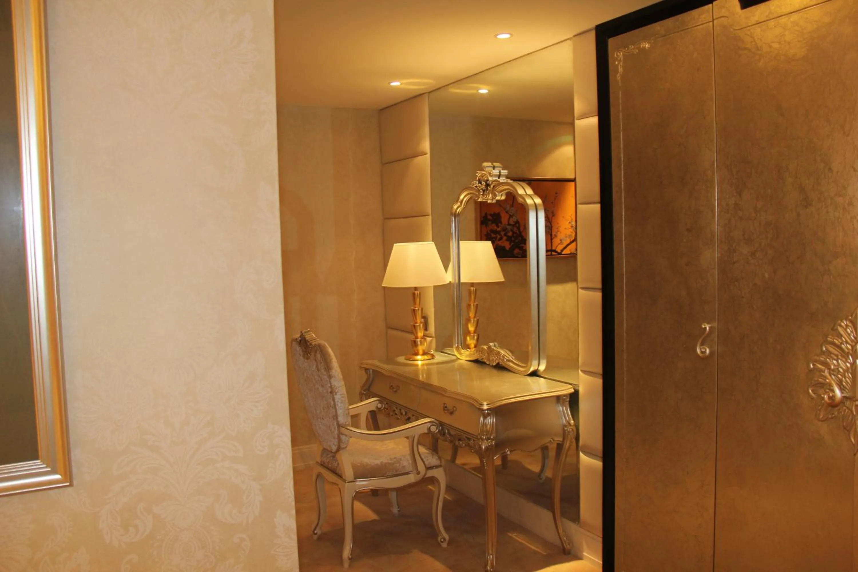 Seating area in Ramada Plaza Weifang