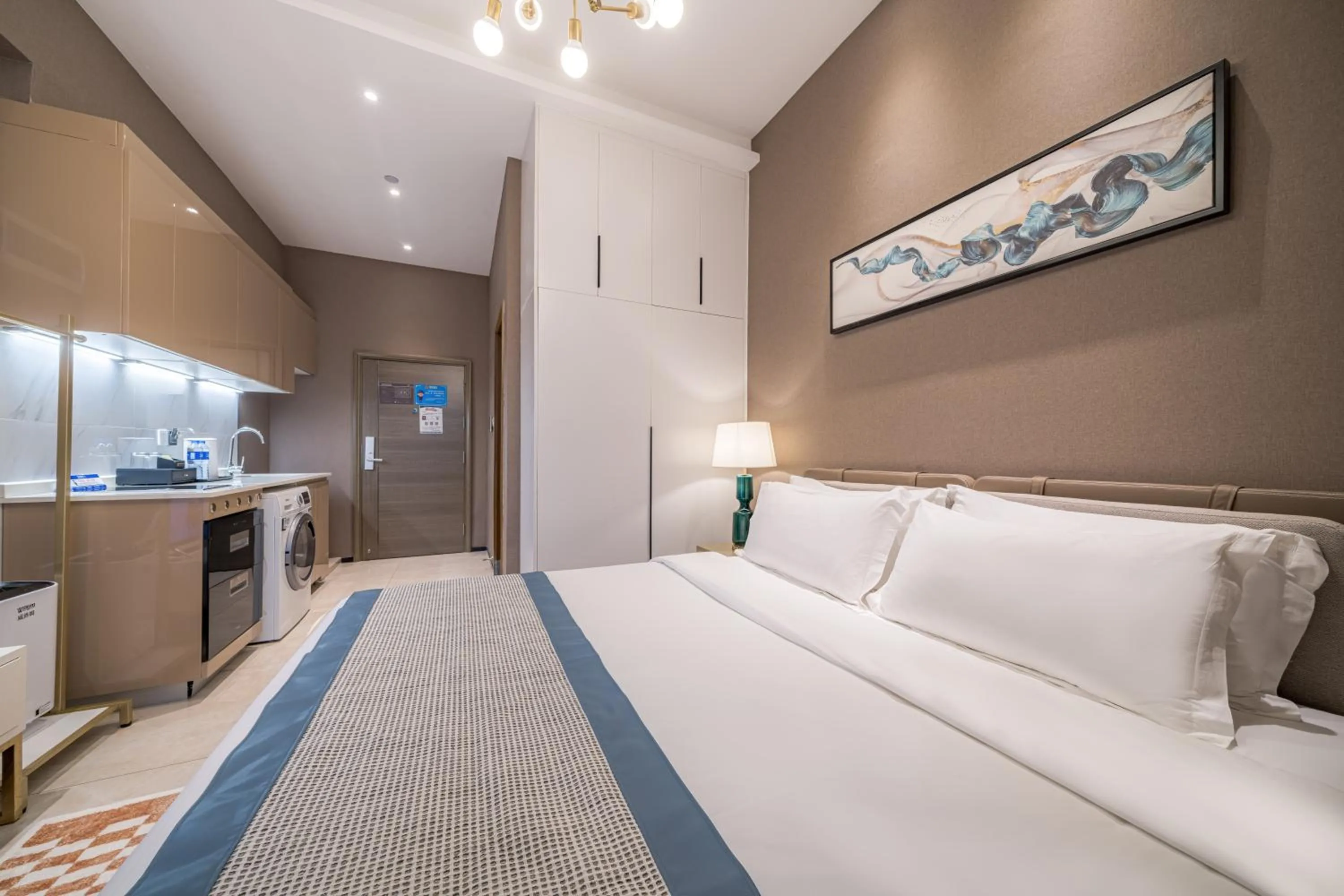 Bed in Gepai Executive Apartment - Shenzhen Futian Convention and Exhibition Center