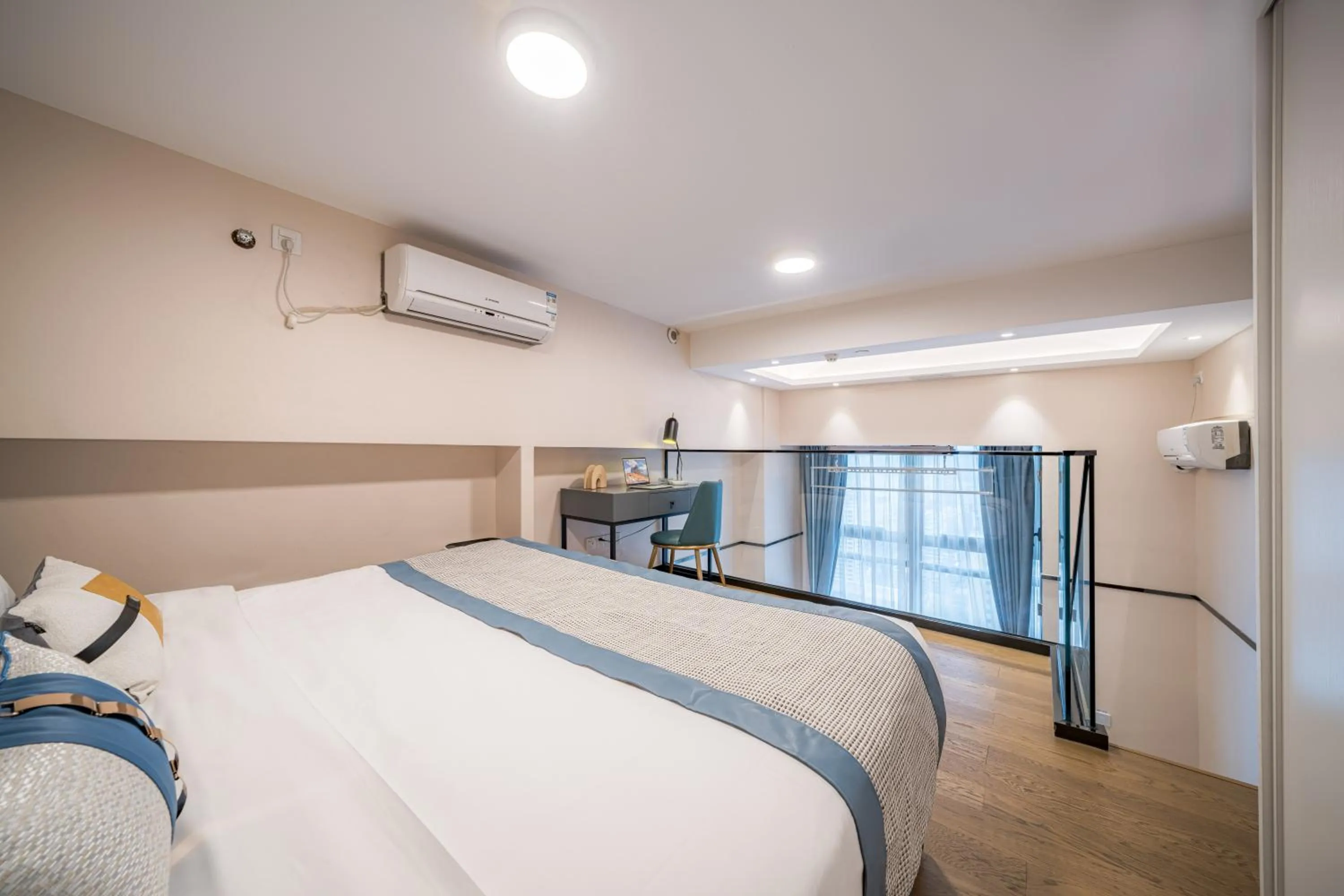 Bed in Gepai Executive Apartment - Shenzhen Futian Convention and Exhibition Center