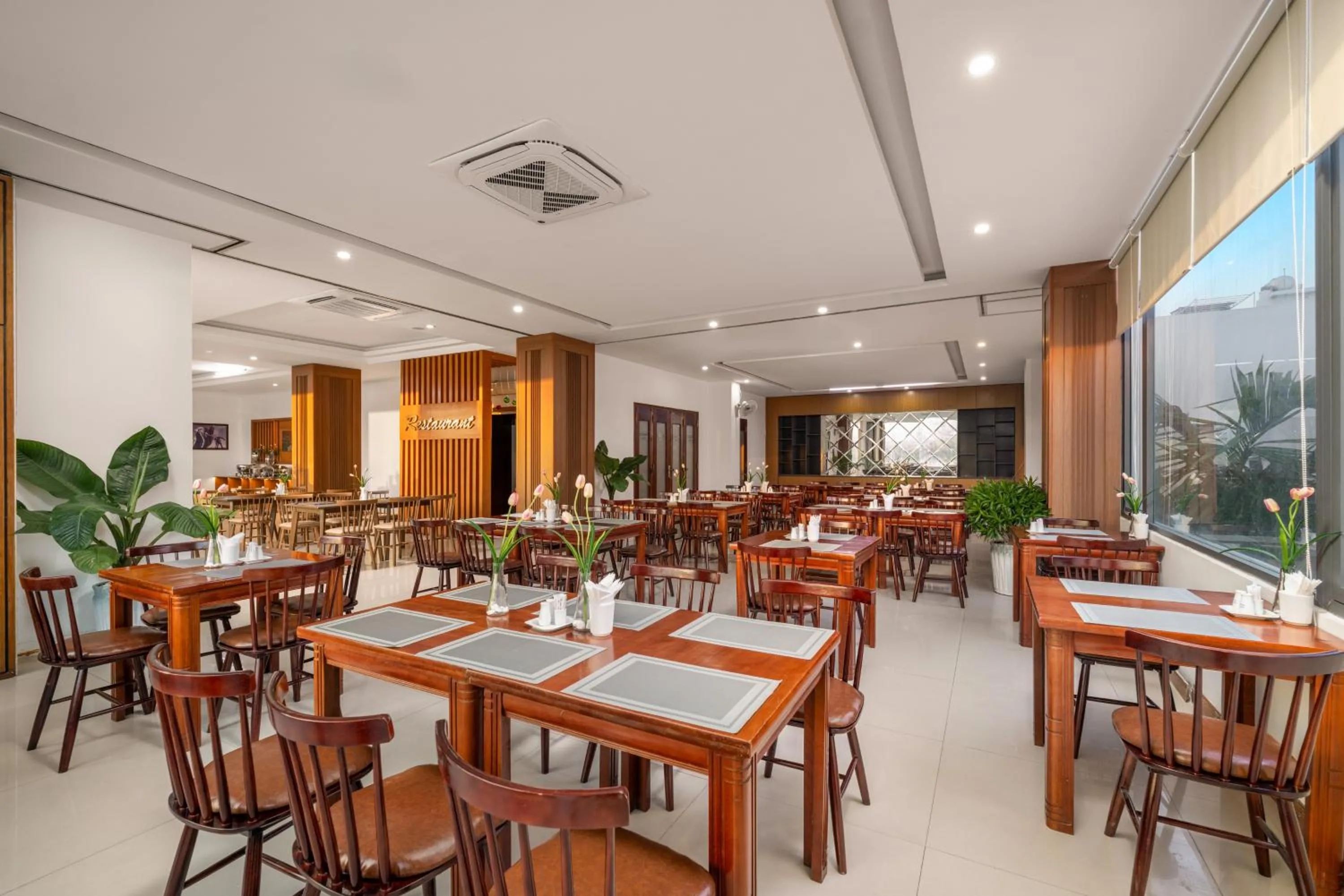 Restaurant/places to eat in Fansipan Da Nang Hotel