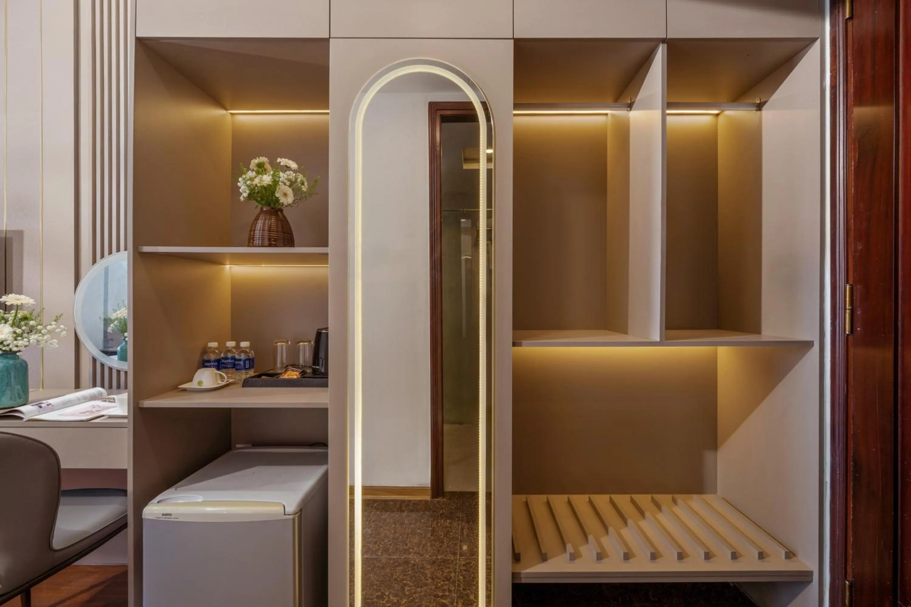 wardrobe in Fansipan Da Nang Hotel