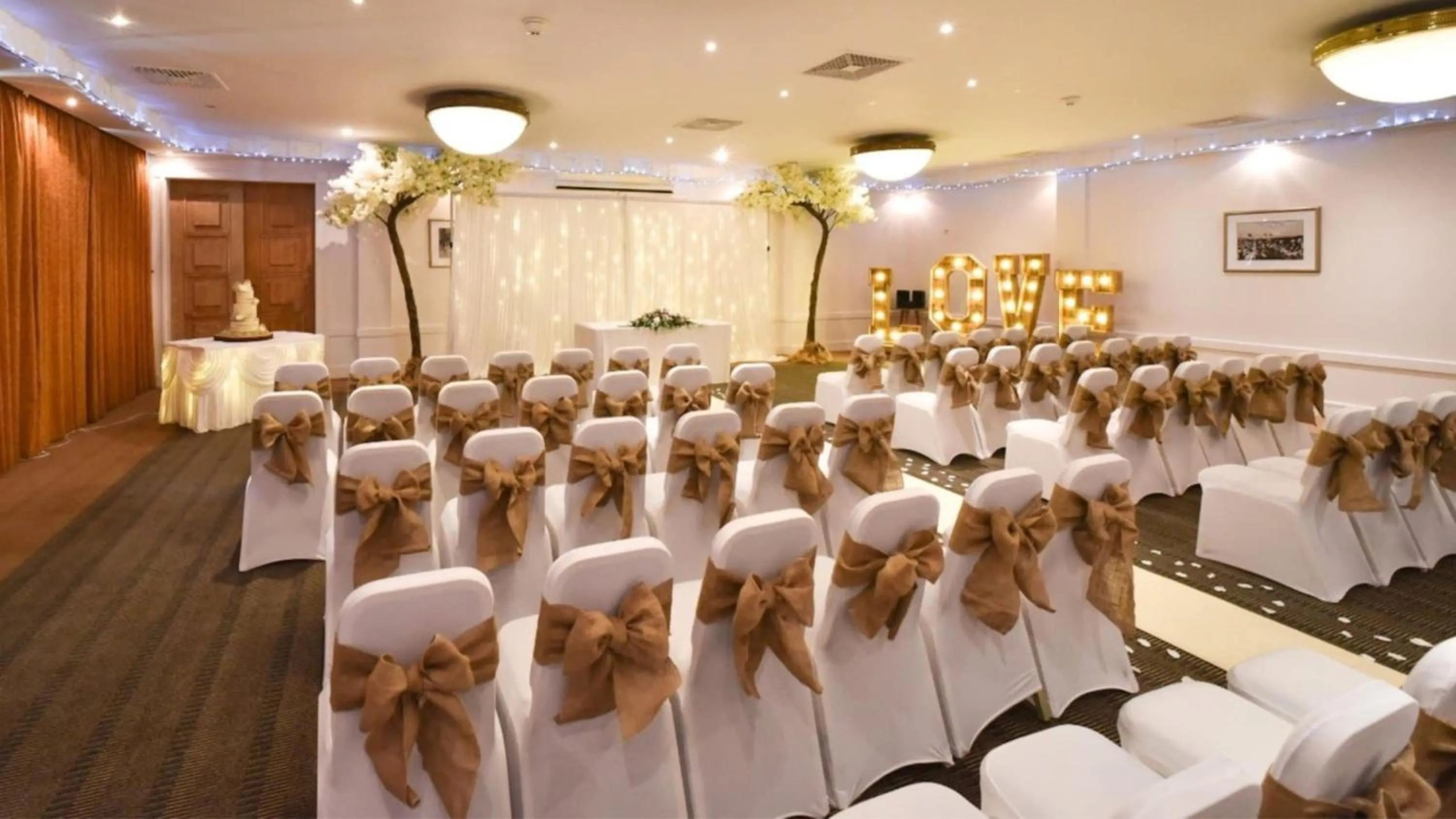 Meeting/conference room in Holiday Inn Leeds Brighouse by IHG