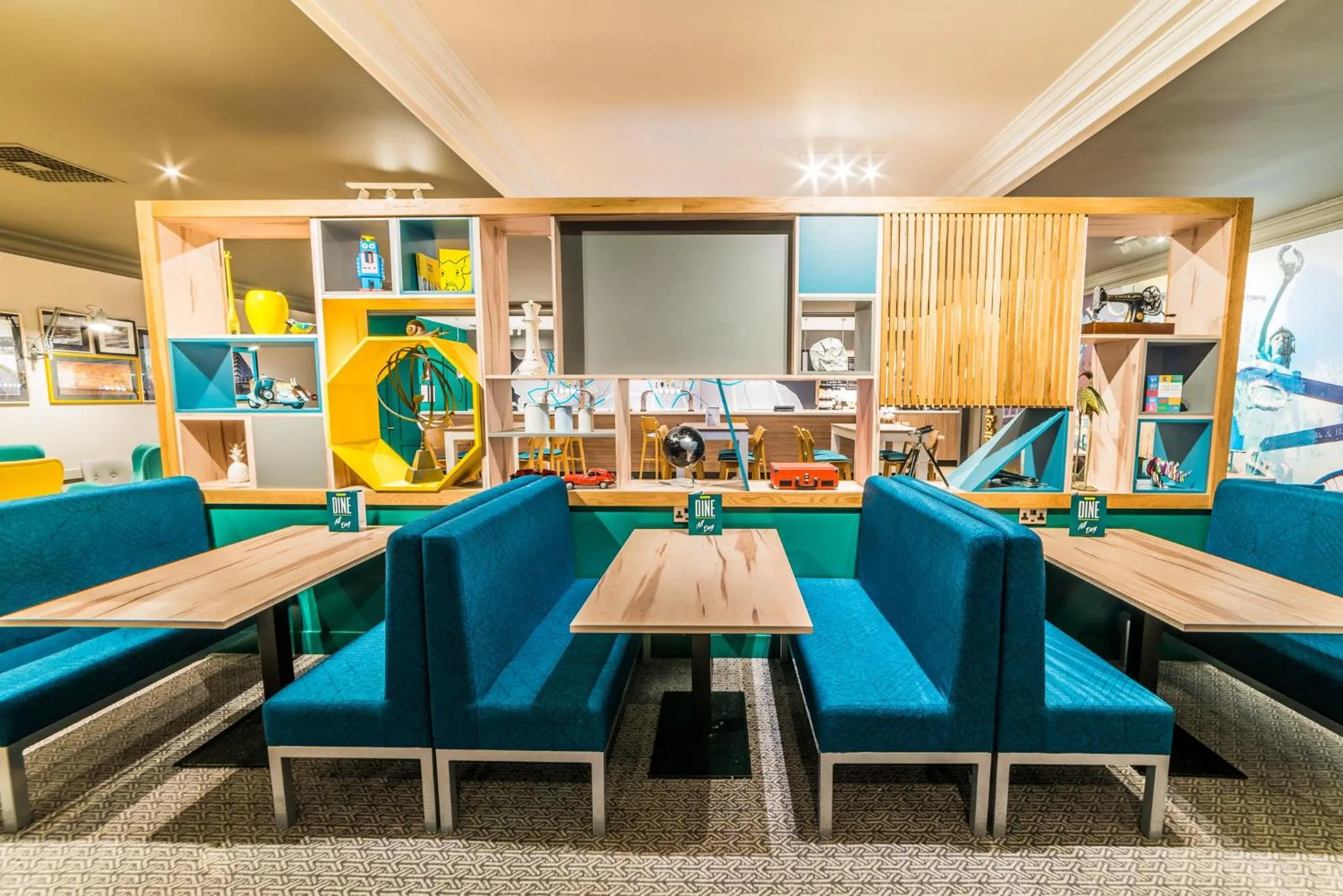 Lounge or bar in Holiday Inn Leeds Brighouse by IHG