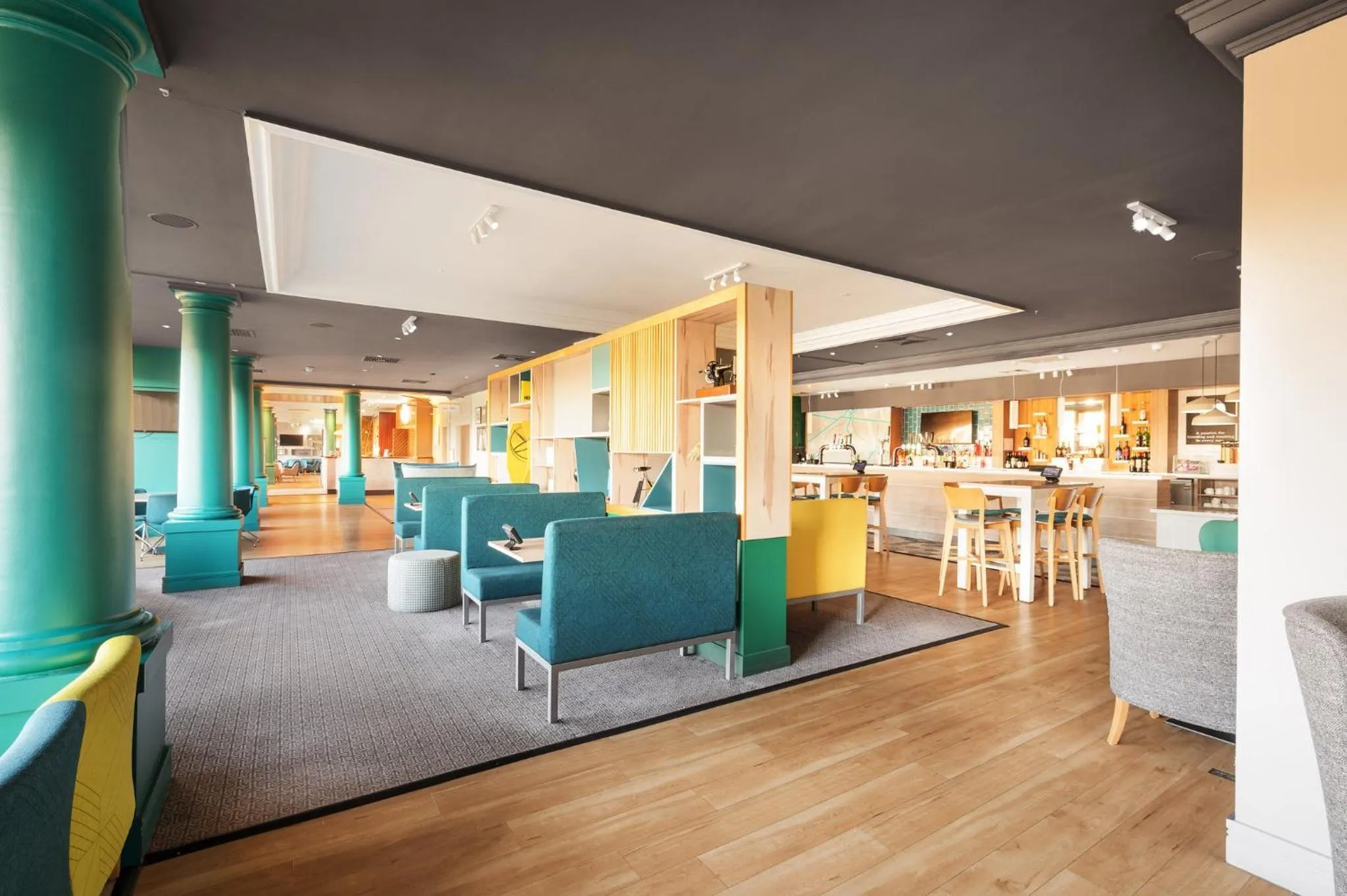 Lounge or bar in Holiday Inn Leeds Brighouse by IHG