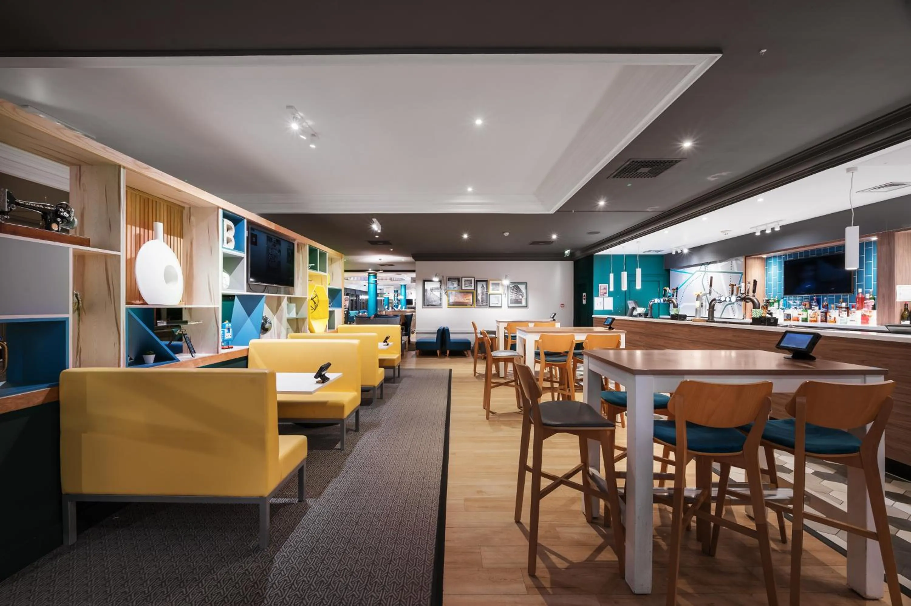 Restaurant/places to eat in Holiday Inn Leeds Brighouse by IHG