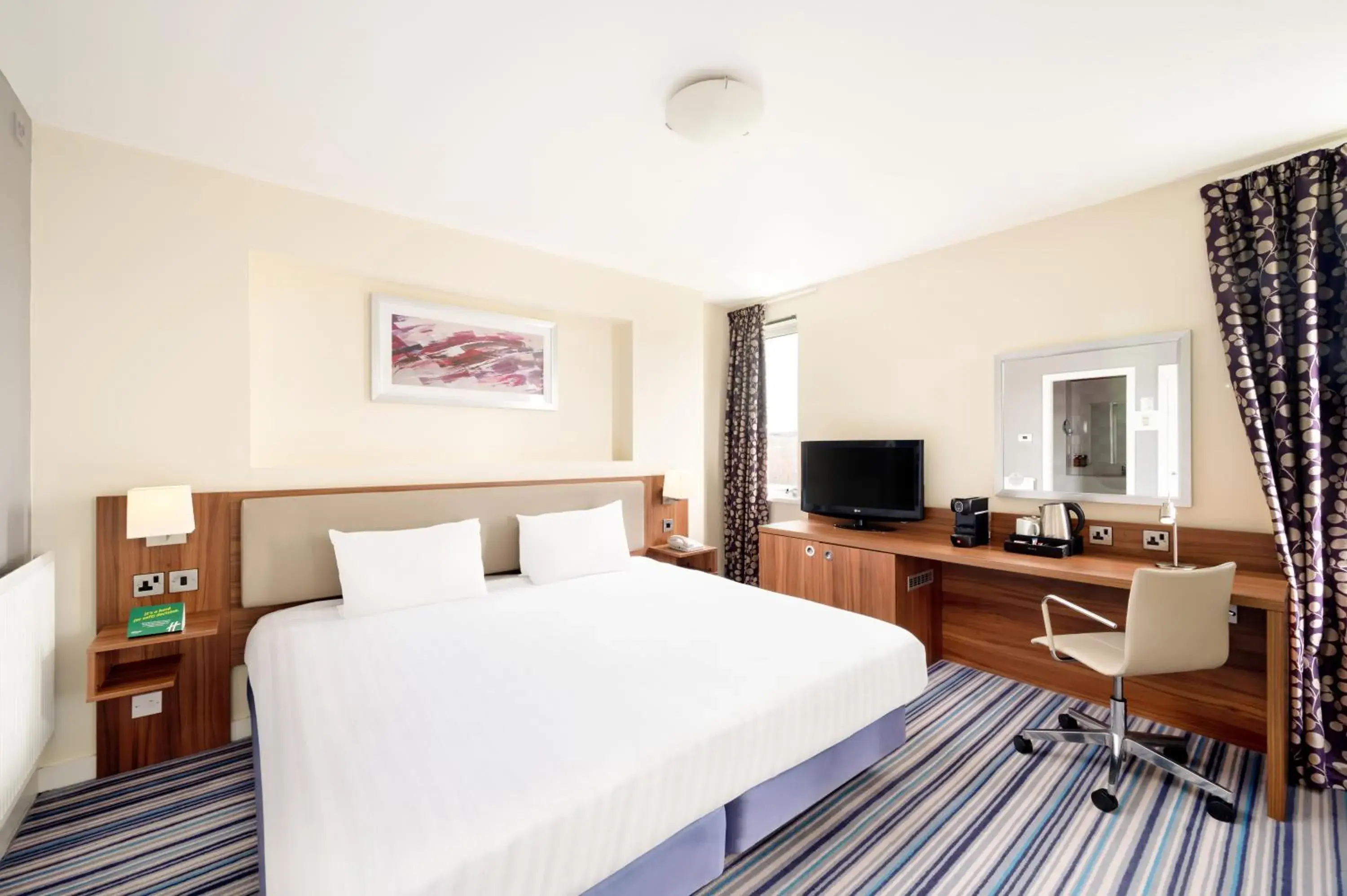 Premium Double Room in Holiday Inn Leeds Brighouse by IHG Premium Double Room in Holiday Inn Leeds Brighouse by IHG