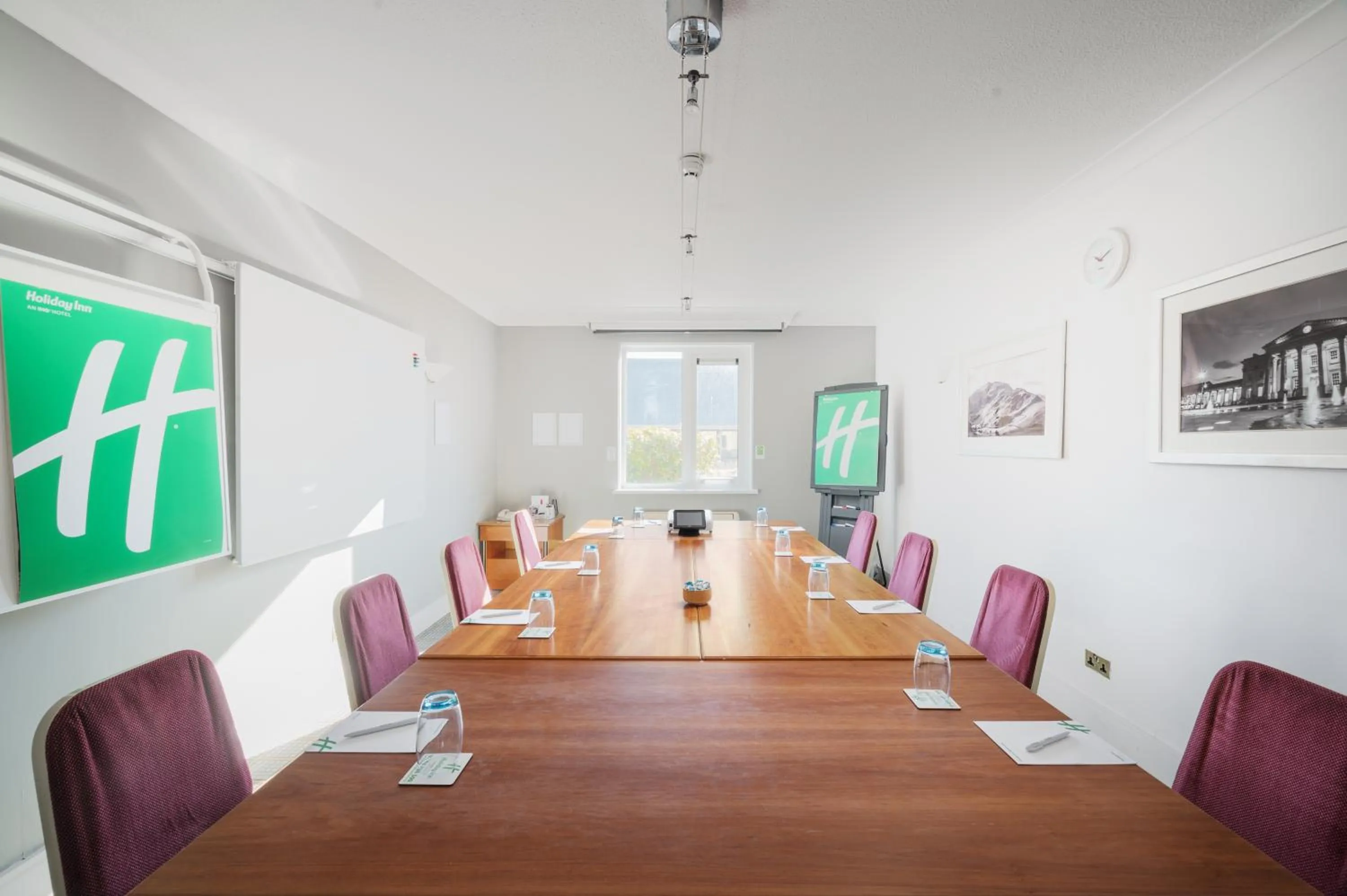 Meeting/conference room in Holiday Inn Leeds Brighouse by IHG