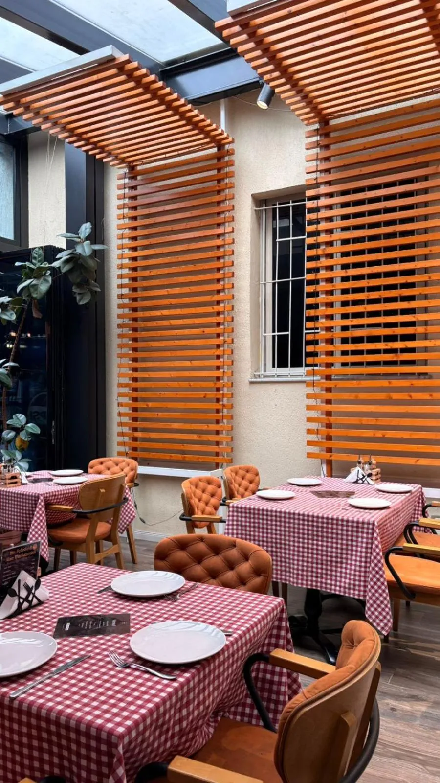 Restaurant/places to eat in Hotel Relax City Center