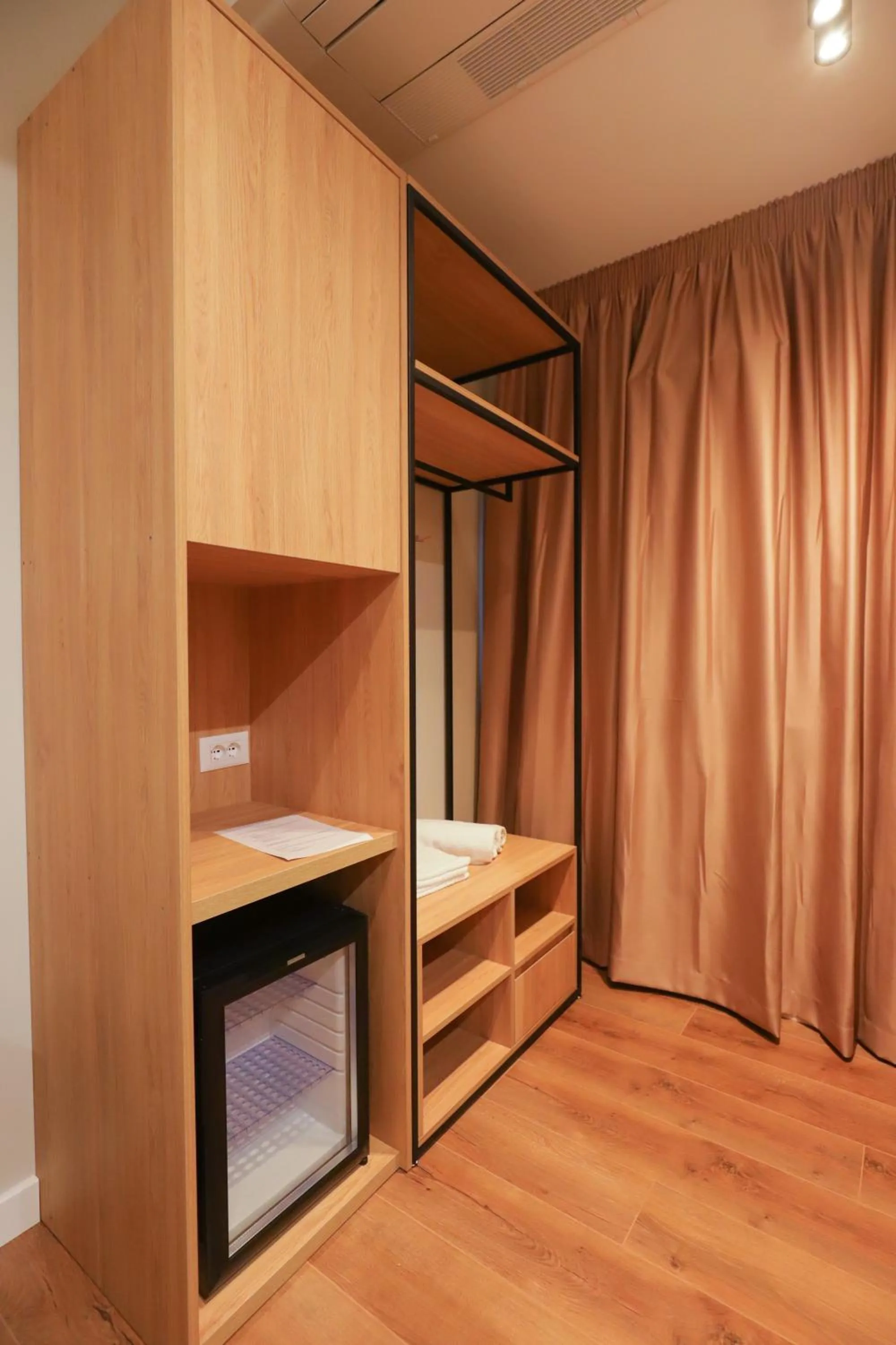 wardrobe, Bed in Hotel Relax City Center