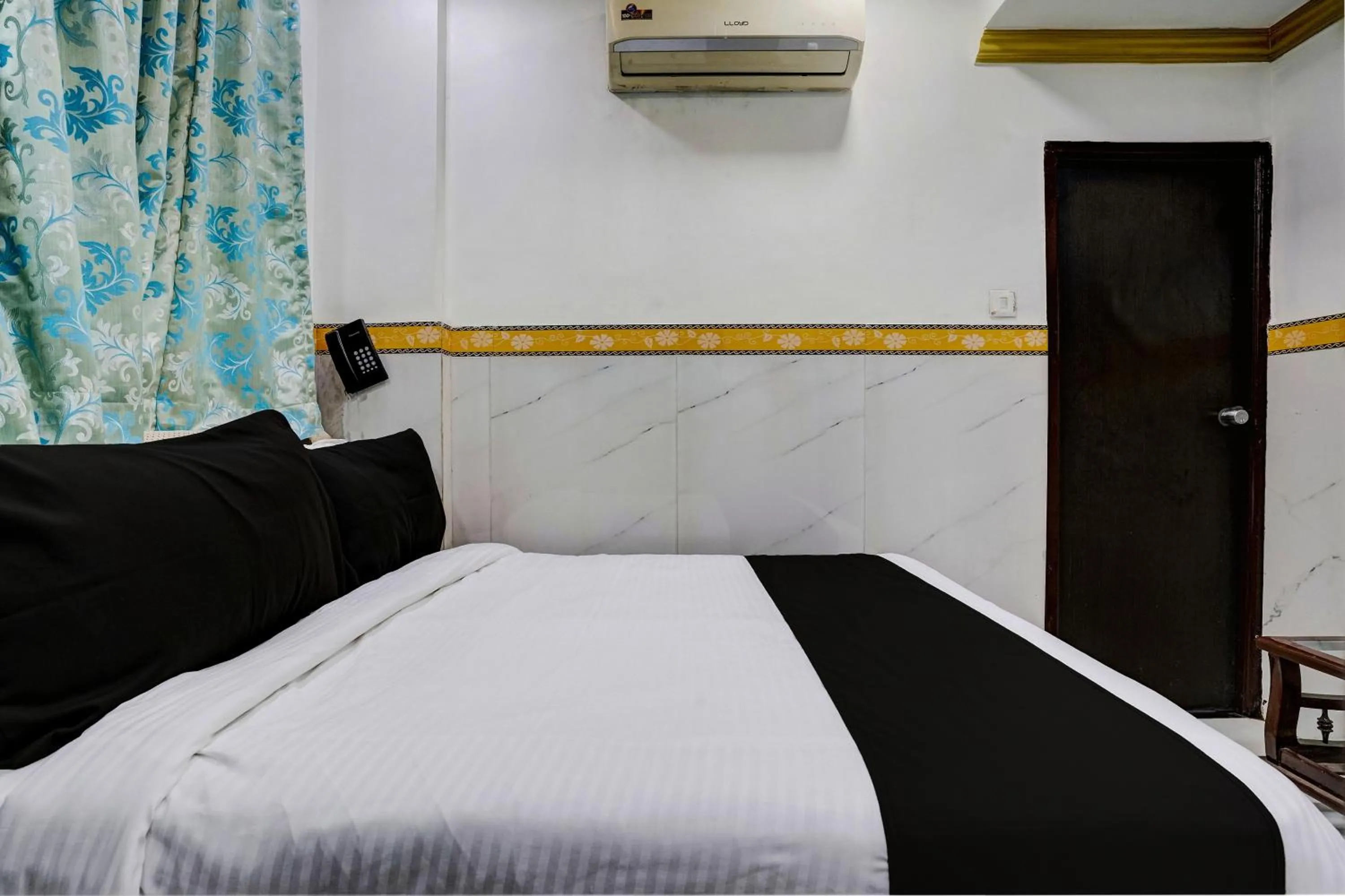 Lobby or reception, Bed in Hotel O Shree Sai Residency