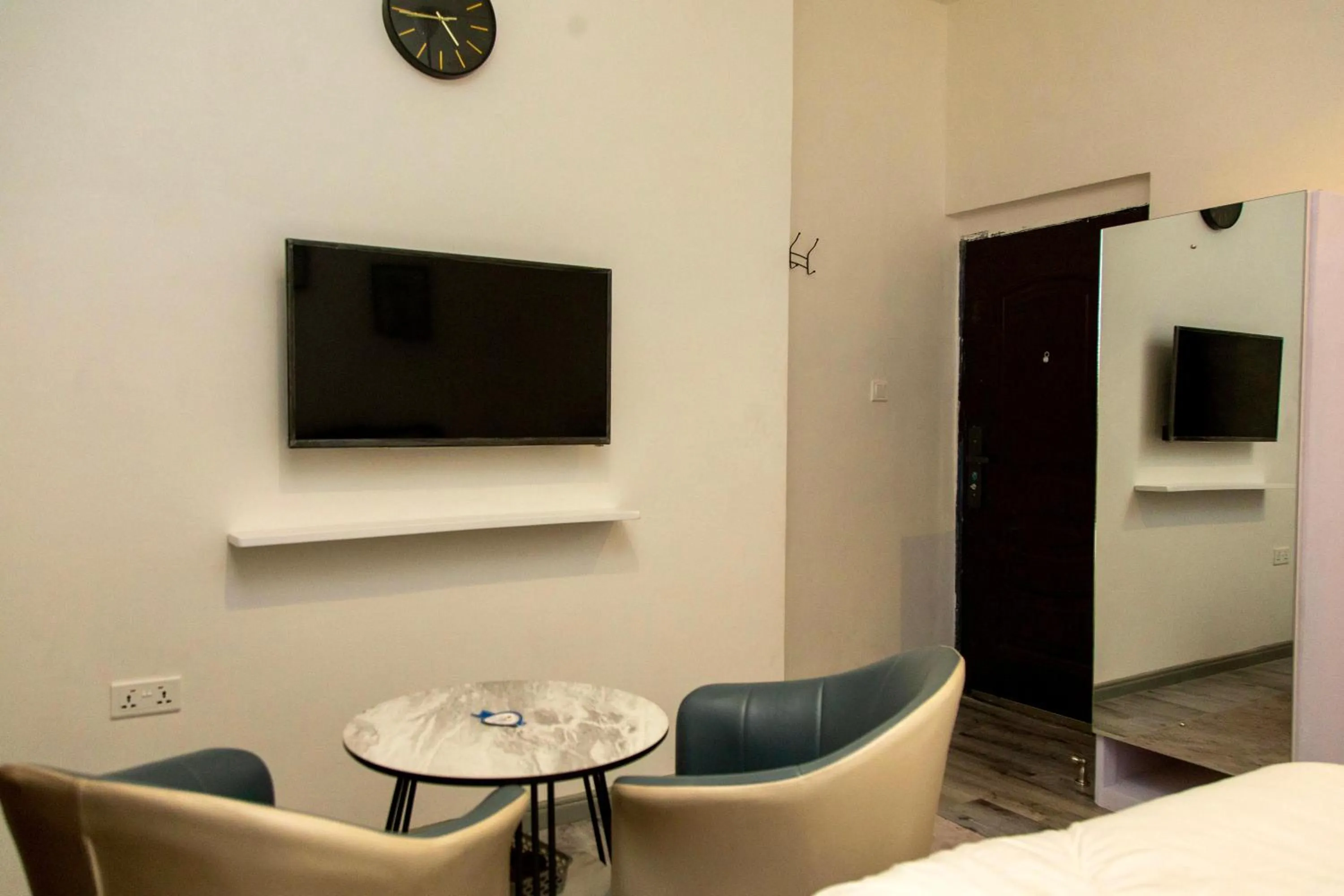 Toilet in BryMac Hotel