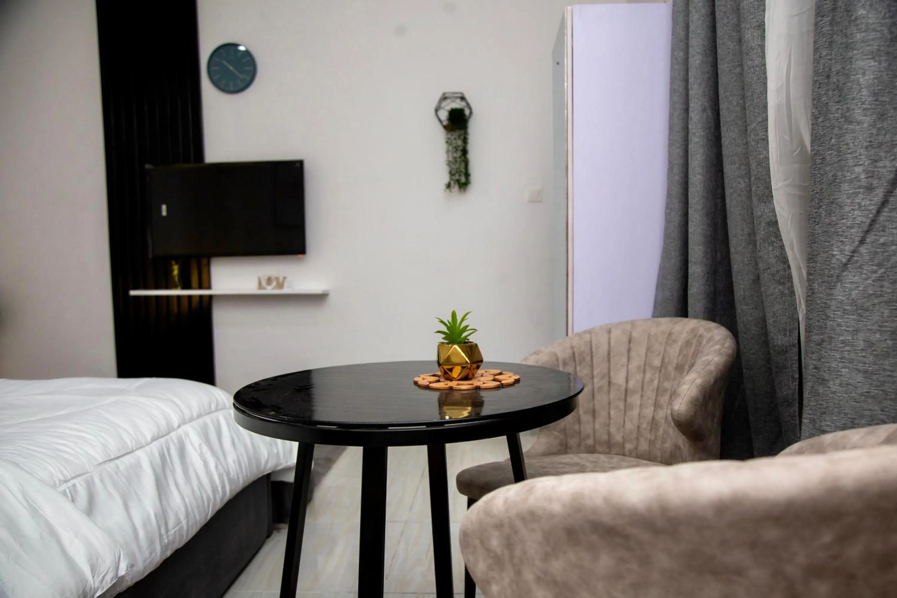 Seating area, Bed in BryMac Hotel