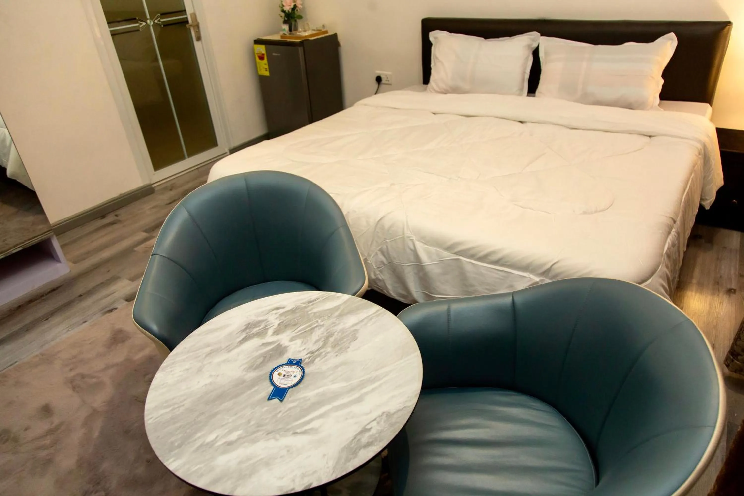 Dining area, Bed in BryMac Hotel