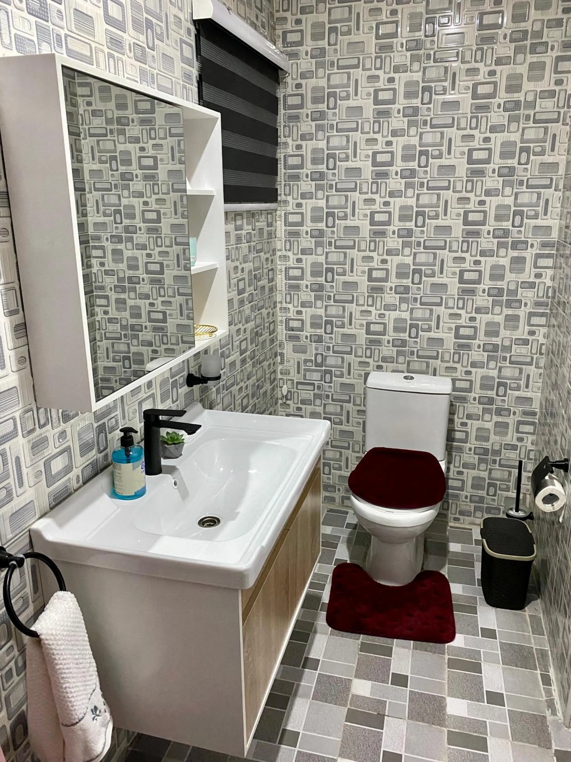 Toilet in BryMac Hotel