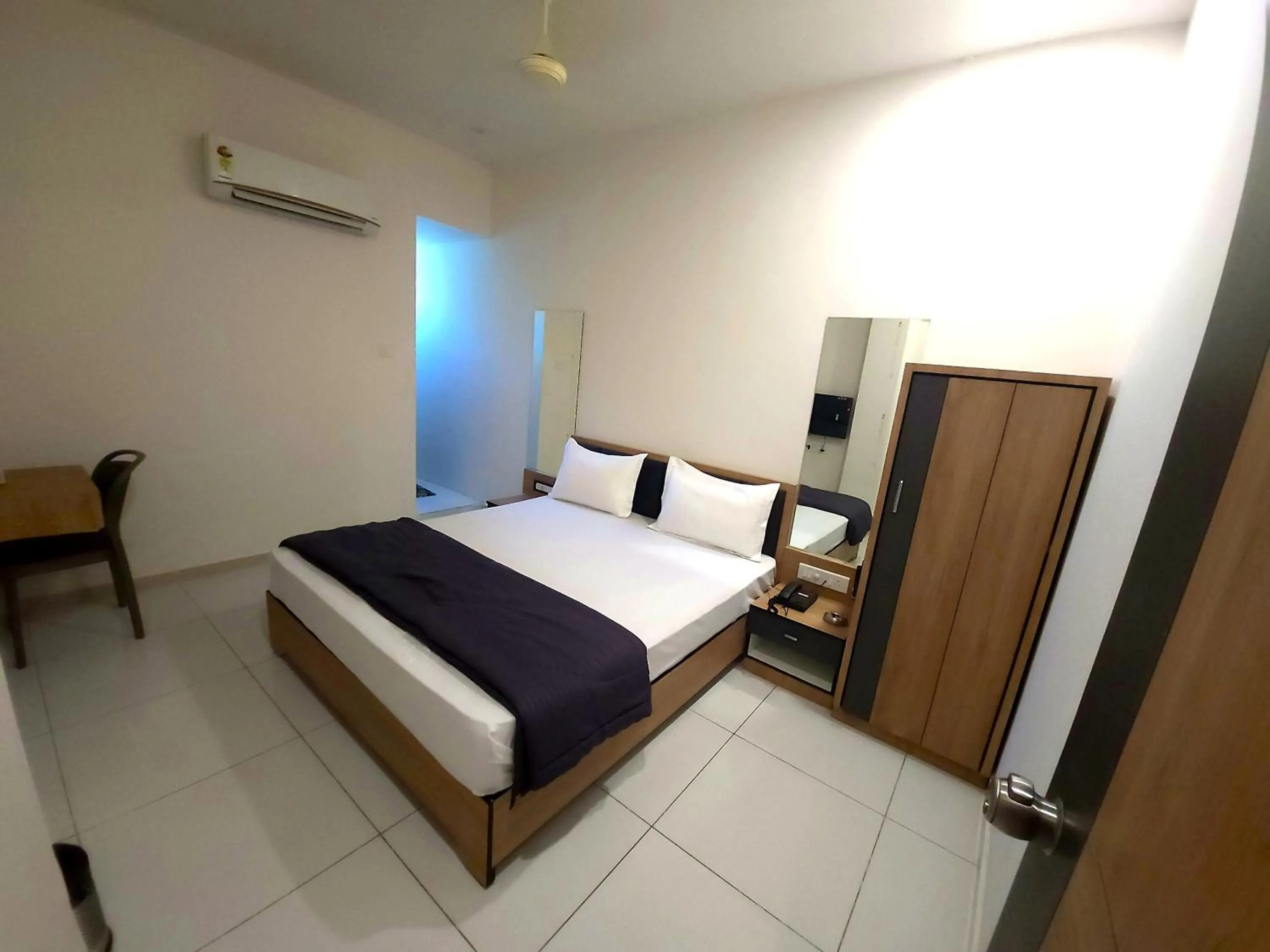 Bedroom, Bed in Hotel Near Me, Rajkot