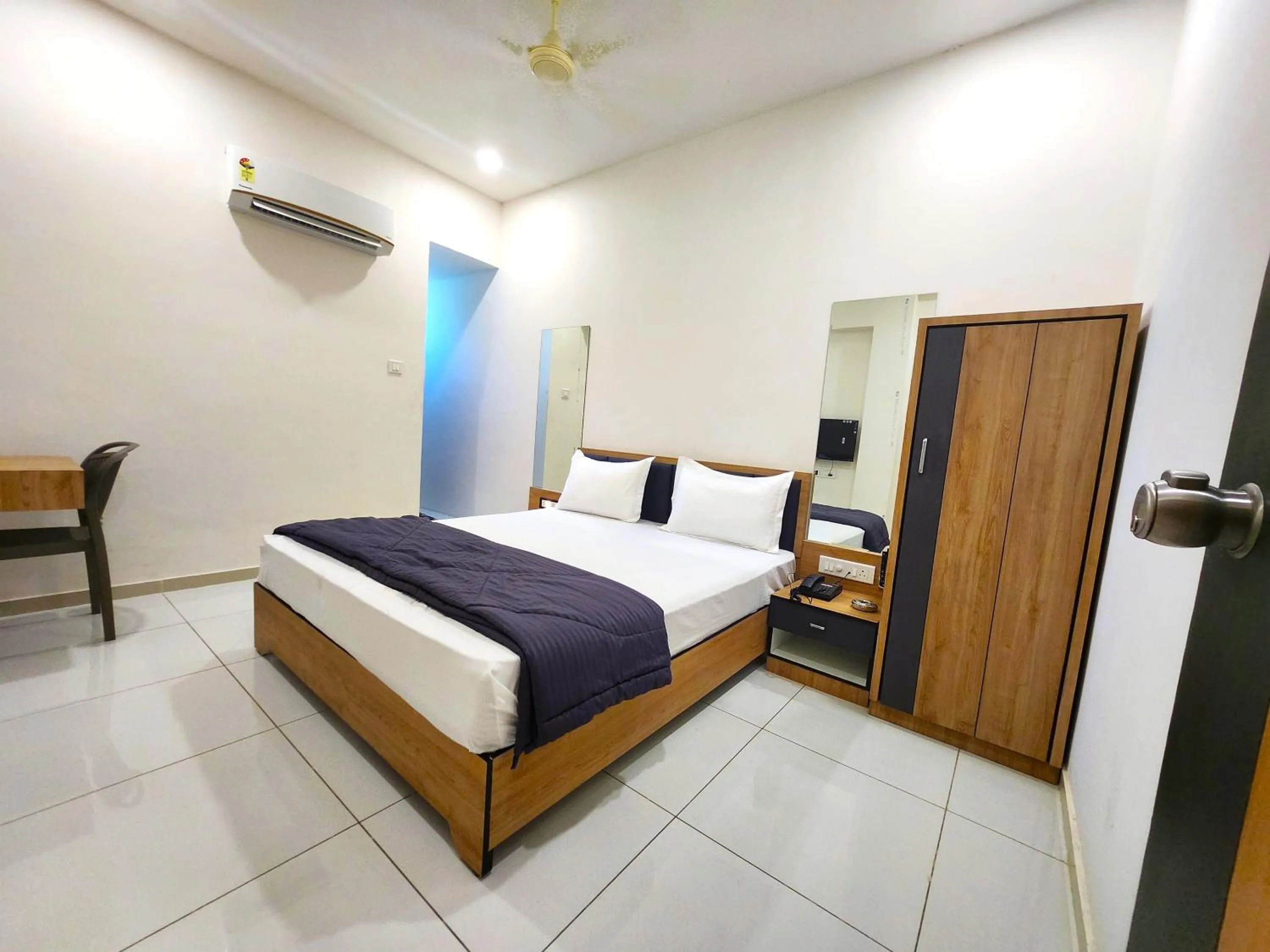 Bedroom, Bed in Hotel Near Me, Rajkot