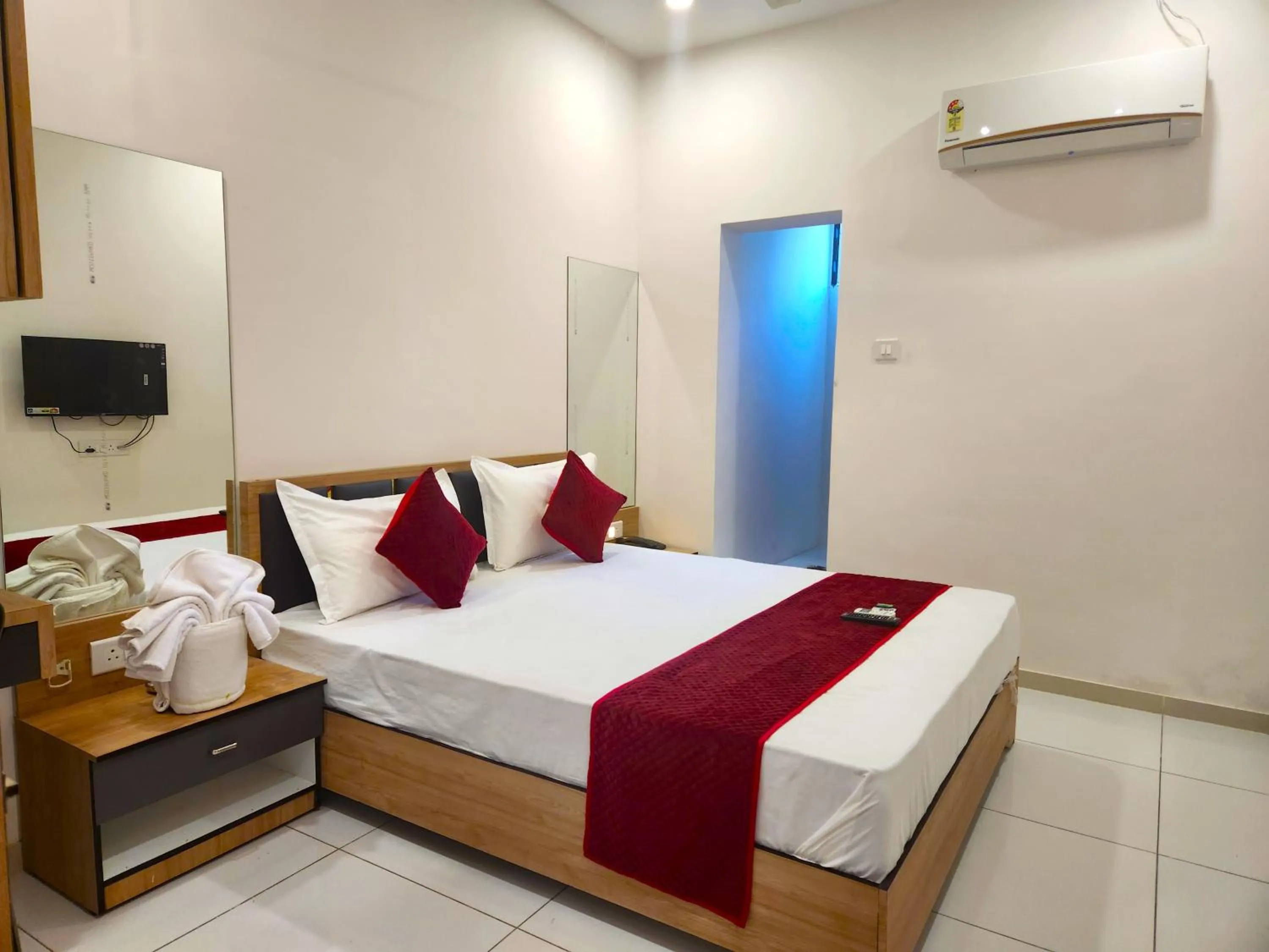 Bedroom, Bed in Hotel Near Me, Rajkot