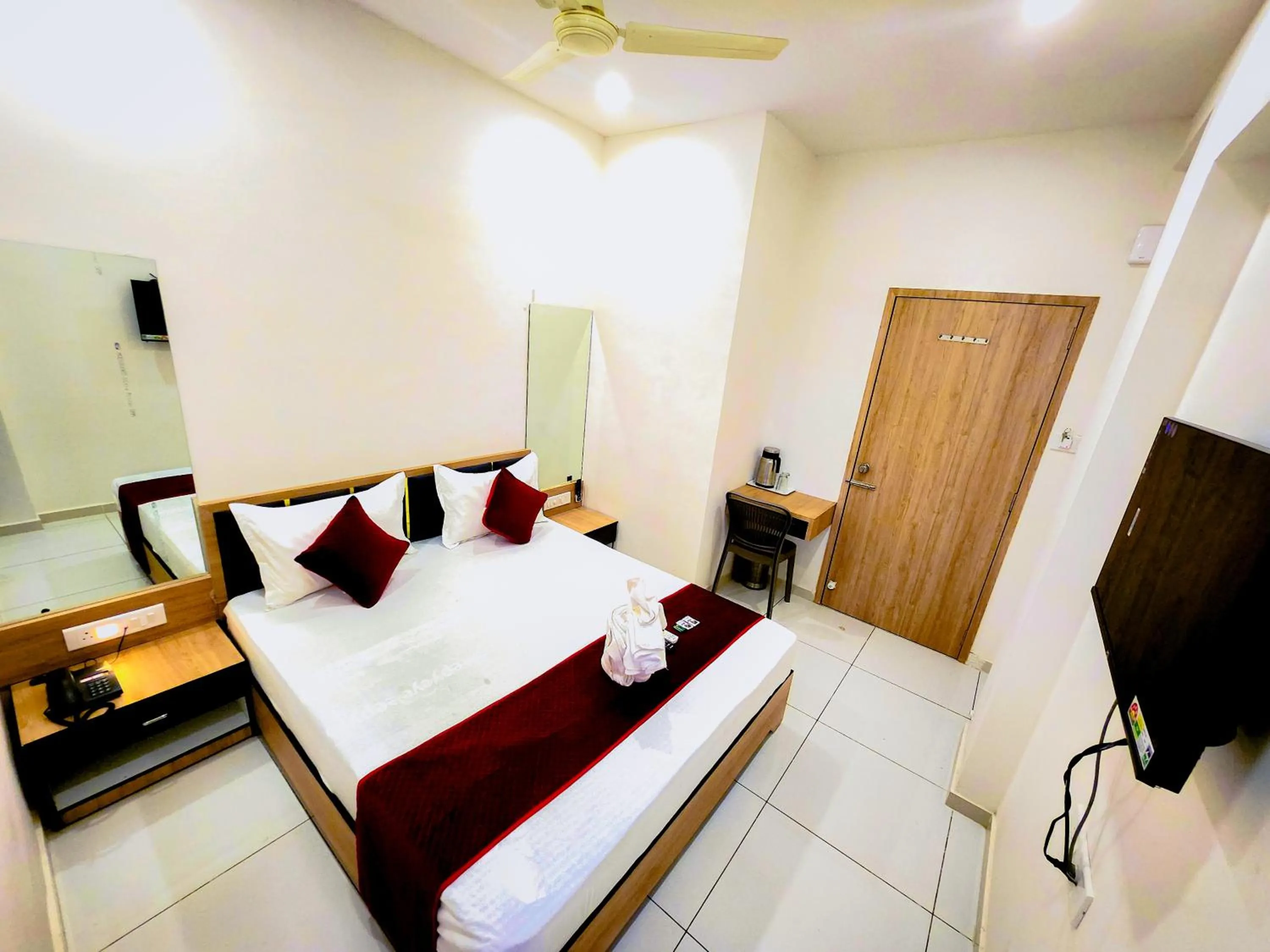 Bedroom, Bed in Hotel Near Me, Rajkot