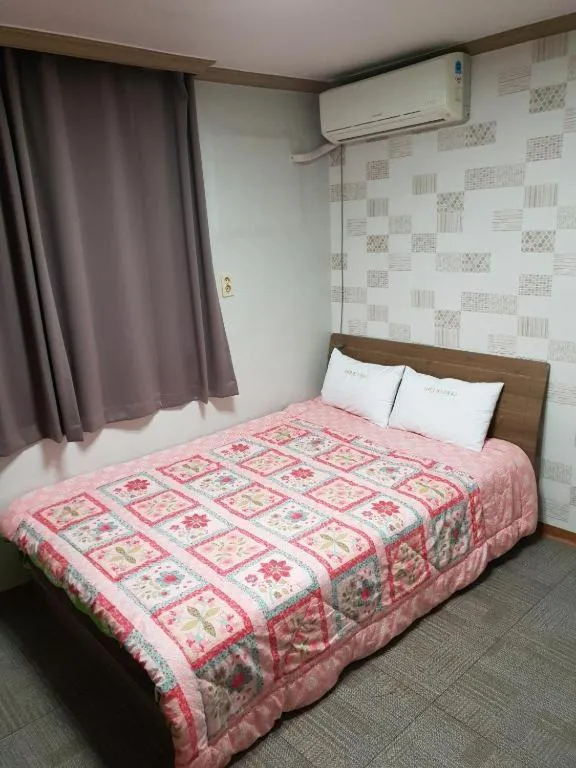 Bed in Nabizam Motel