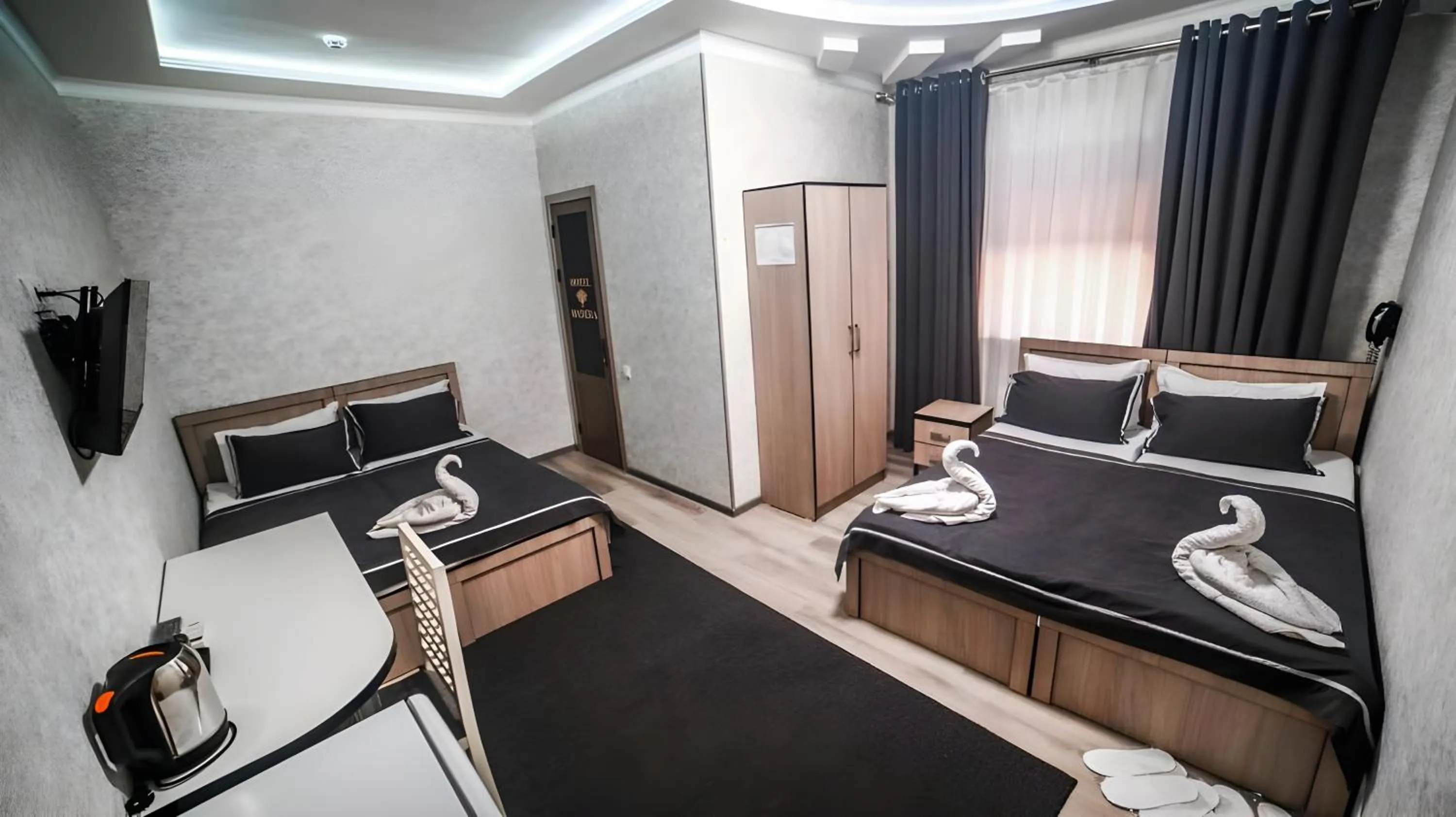 TV and multimedia, Bed in Hotel Madera