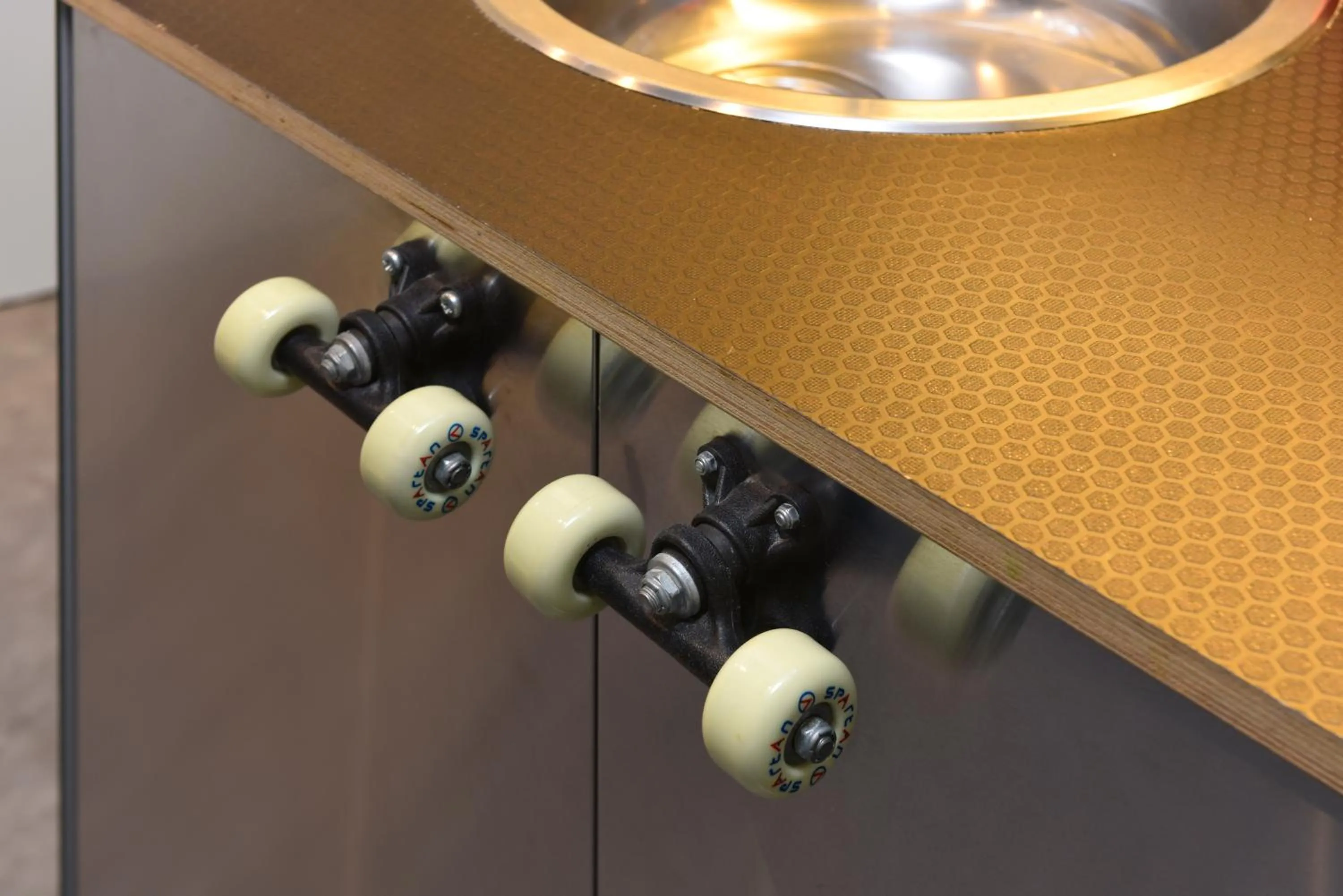 Decorative detail in Walk Inn Váci 42