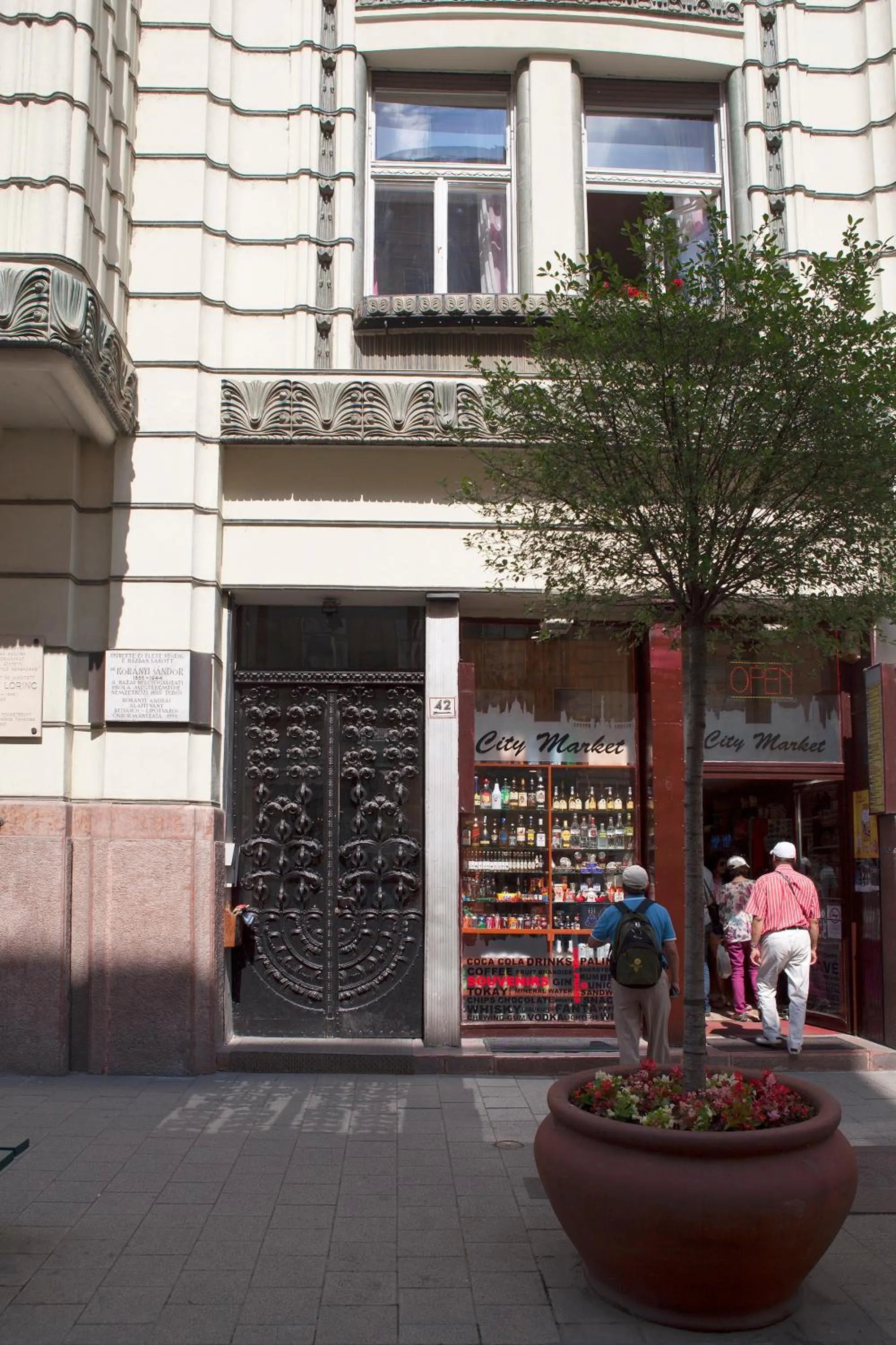 Facade/entrance in Walk Inn Váci 42