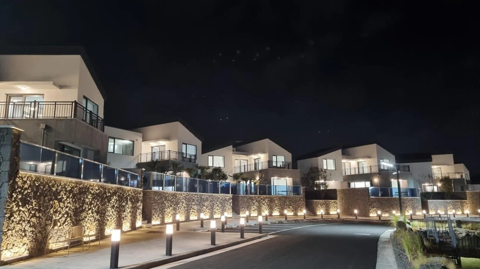 Property building in Ddosi Aewol Pool Villa