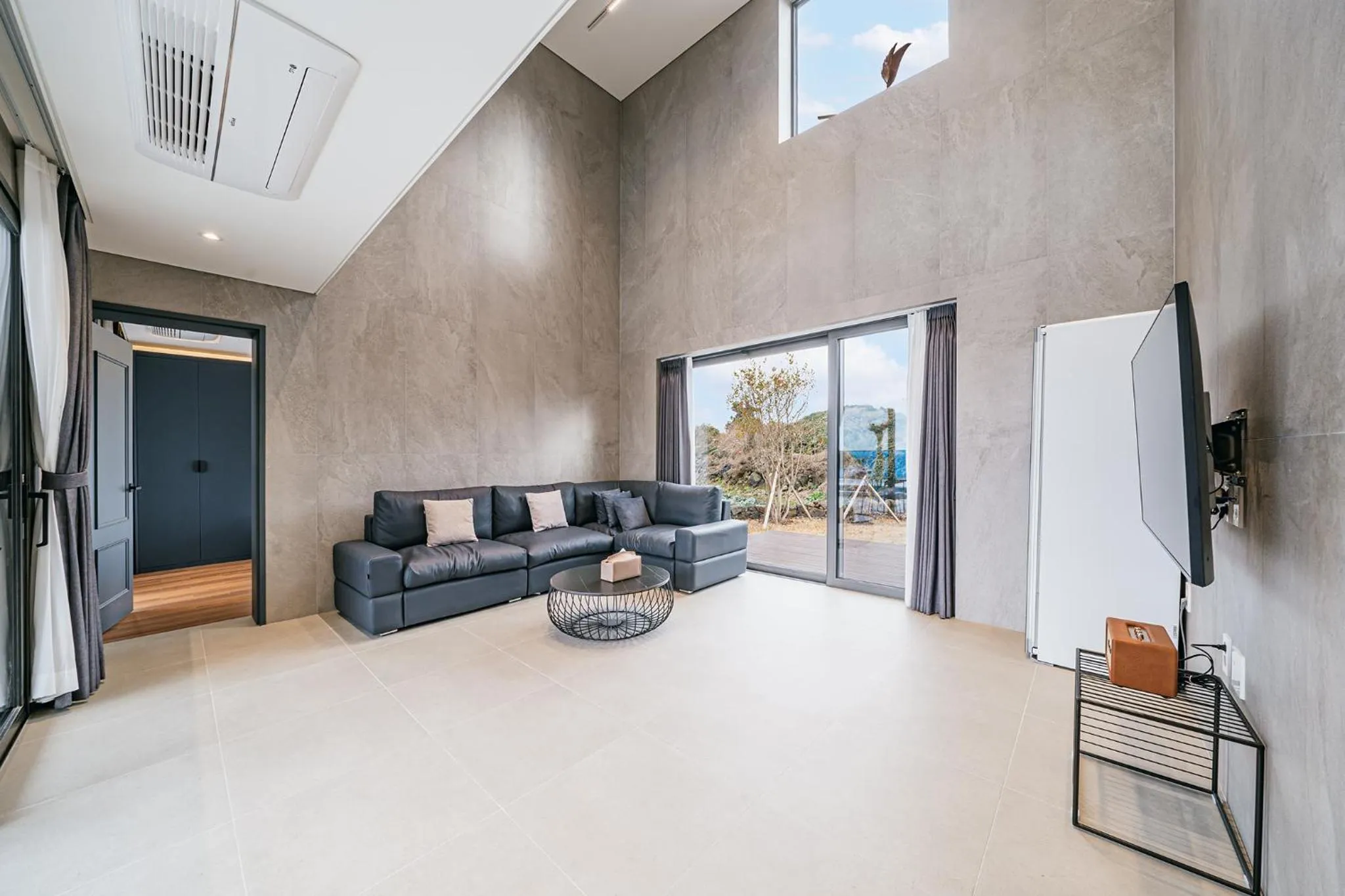 Living room in Ddosi Aewol Pool Villa