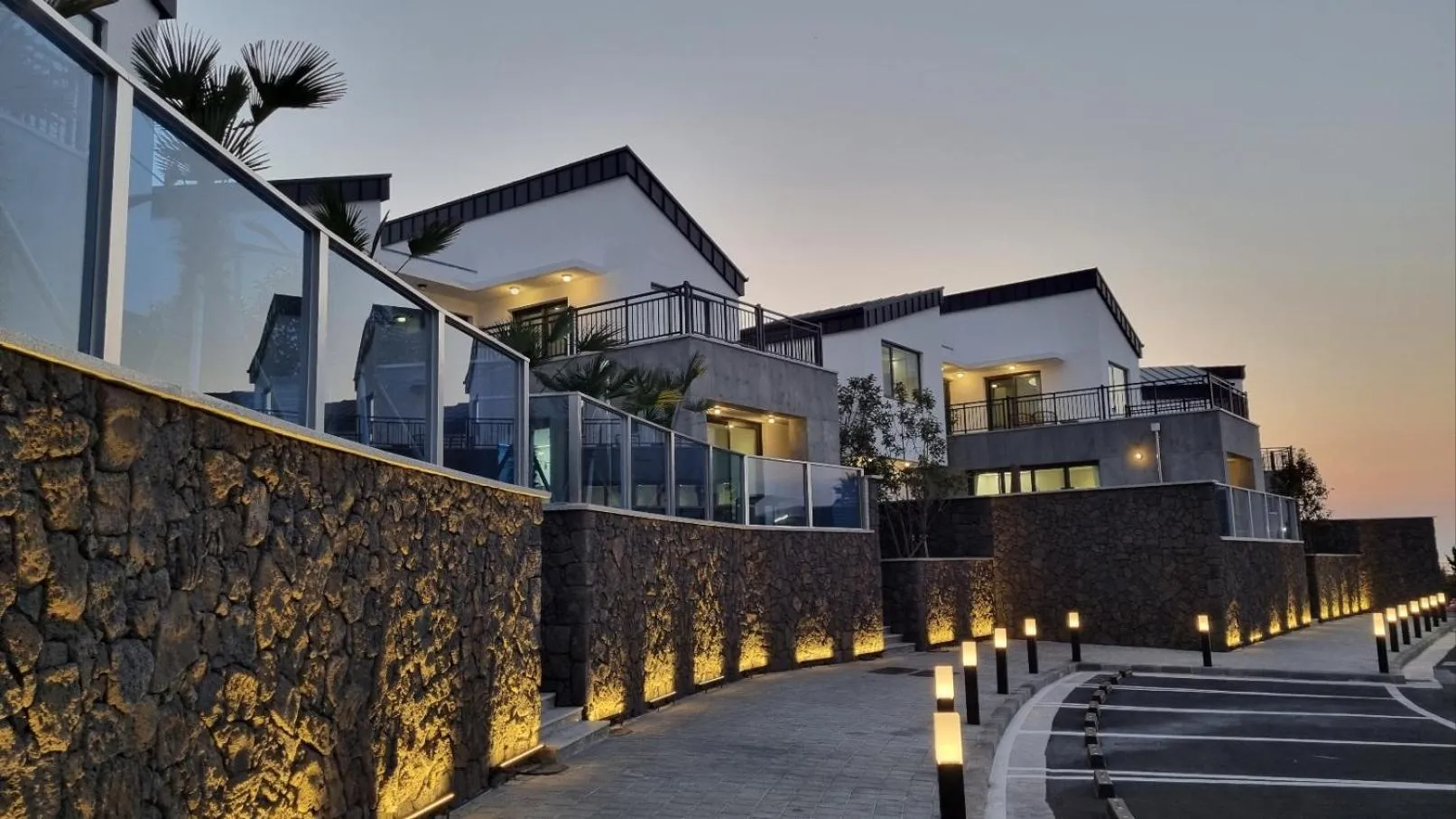 Property building in Ddosi Aewol Pool Villa