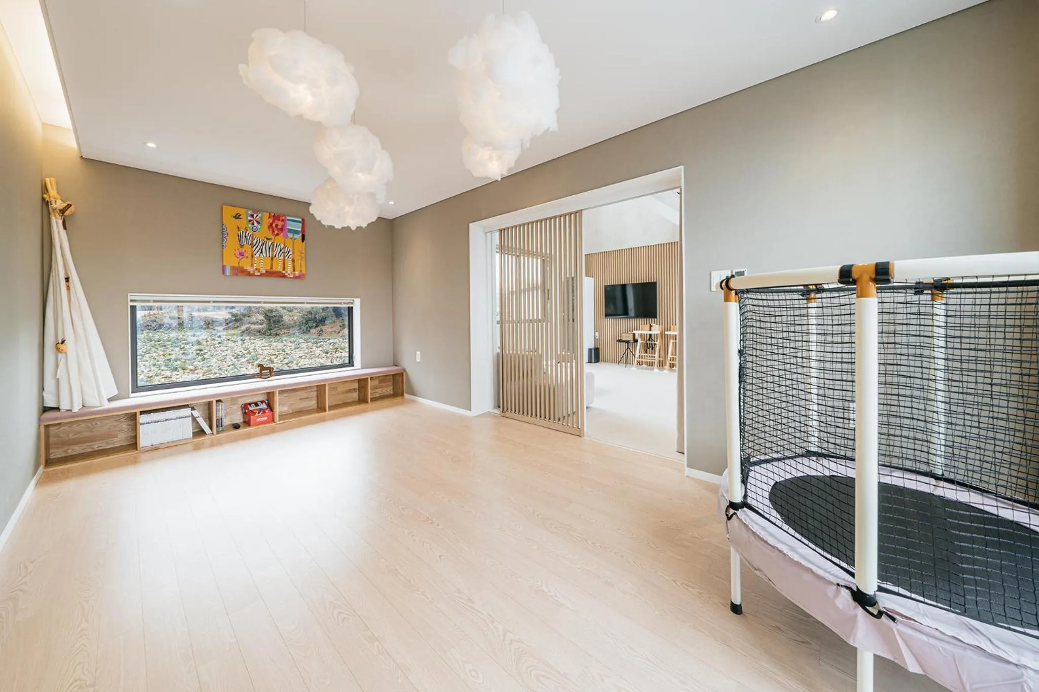 children in Ddosi Aewol Pool Villa