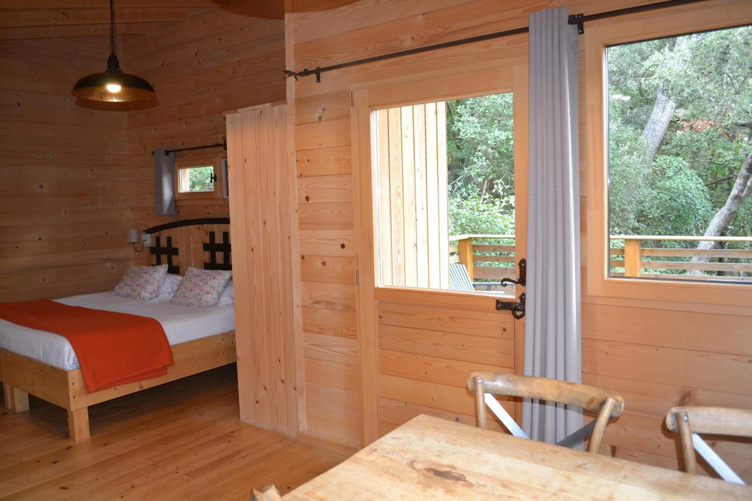 Bedroom, Bed in Les Cabanes Dans Les Bois Logis Hôtel