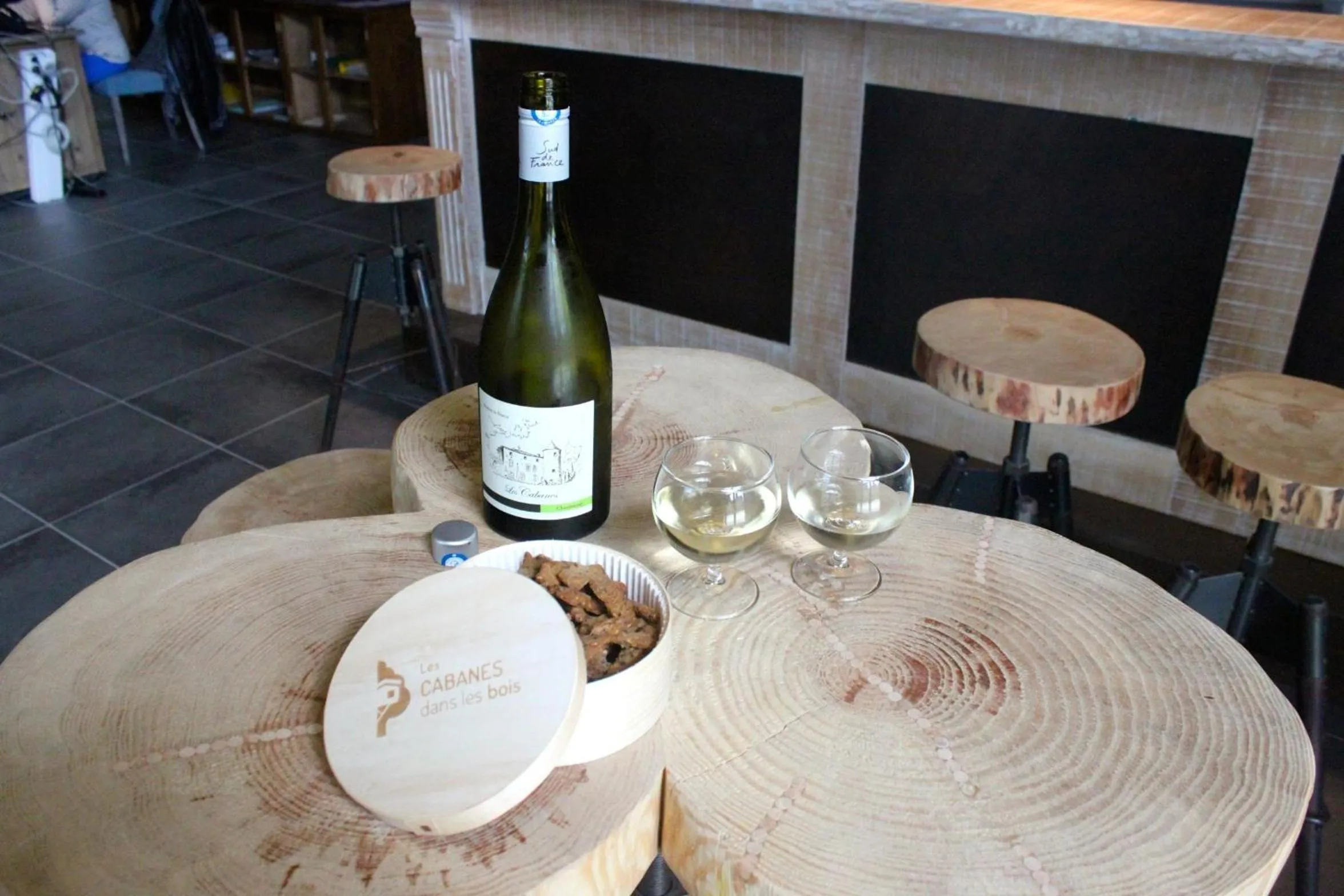 Food and drinks in Les Cabanes Dans Les Bois Logis Hôtel