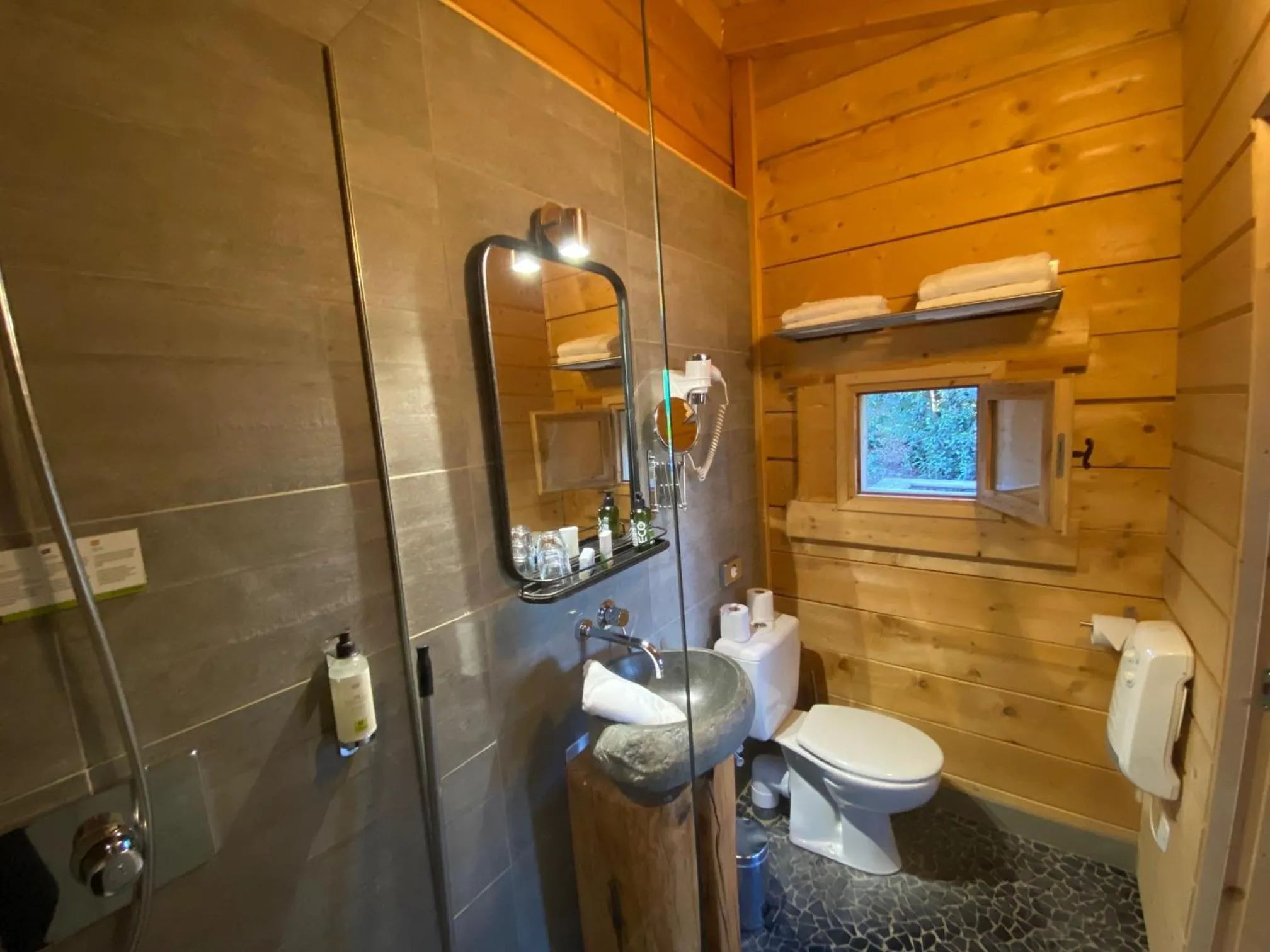 Bathroom in Les Cabanes Dans Les Bois Logis Hôtel