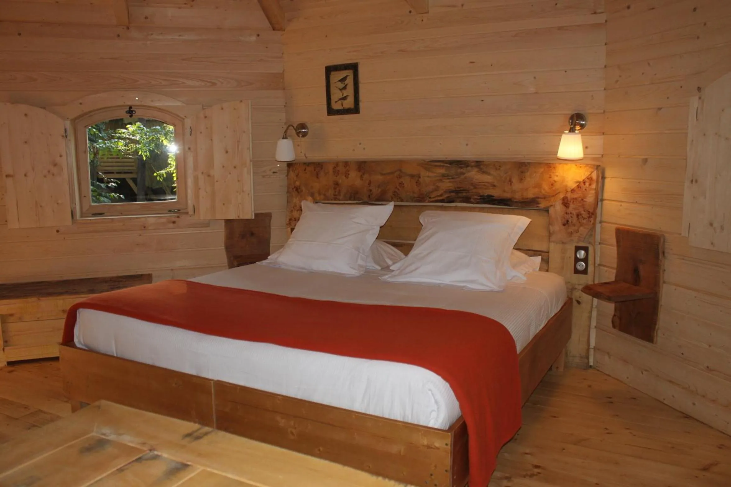 Bedroom, Bed in Les Cabanes Dans Les Bois Logis Hôtel