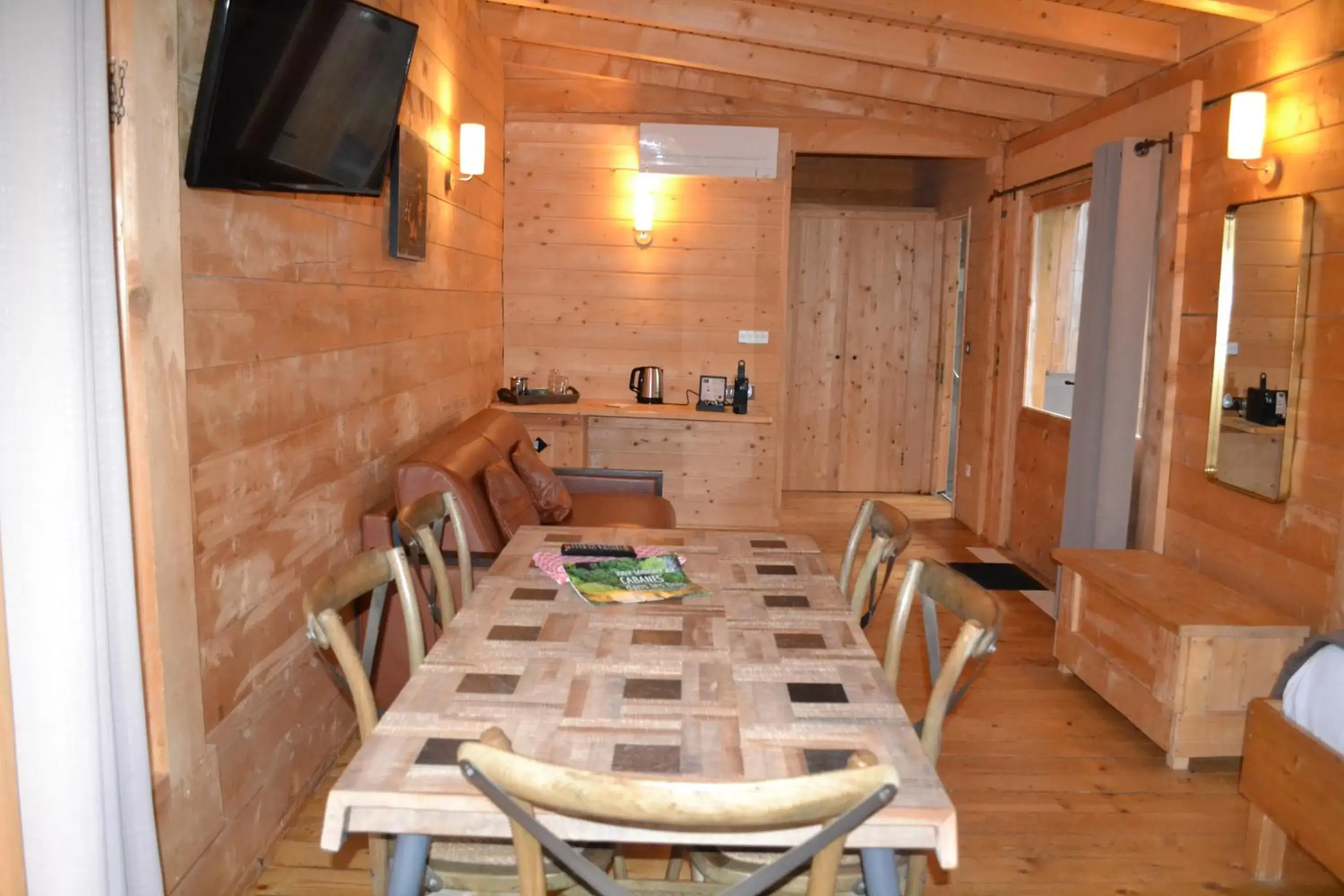 Family Cabin with Shower - 7 People in Les Cabanes Dans Les Bois Logis Hôtel Family Cabin with Shower - 7 People in Les Cabanes Dans Les Bois Logis Hôtel