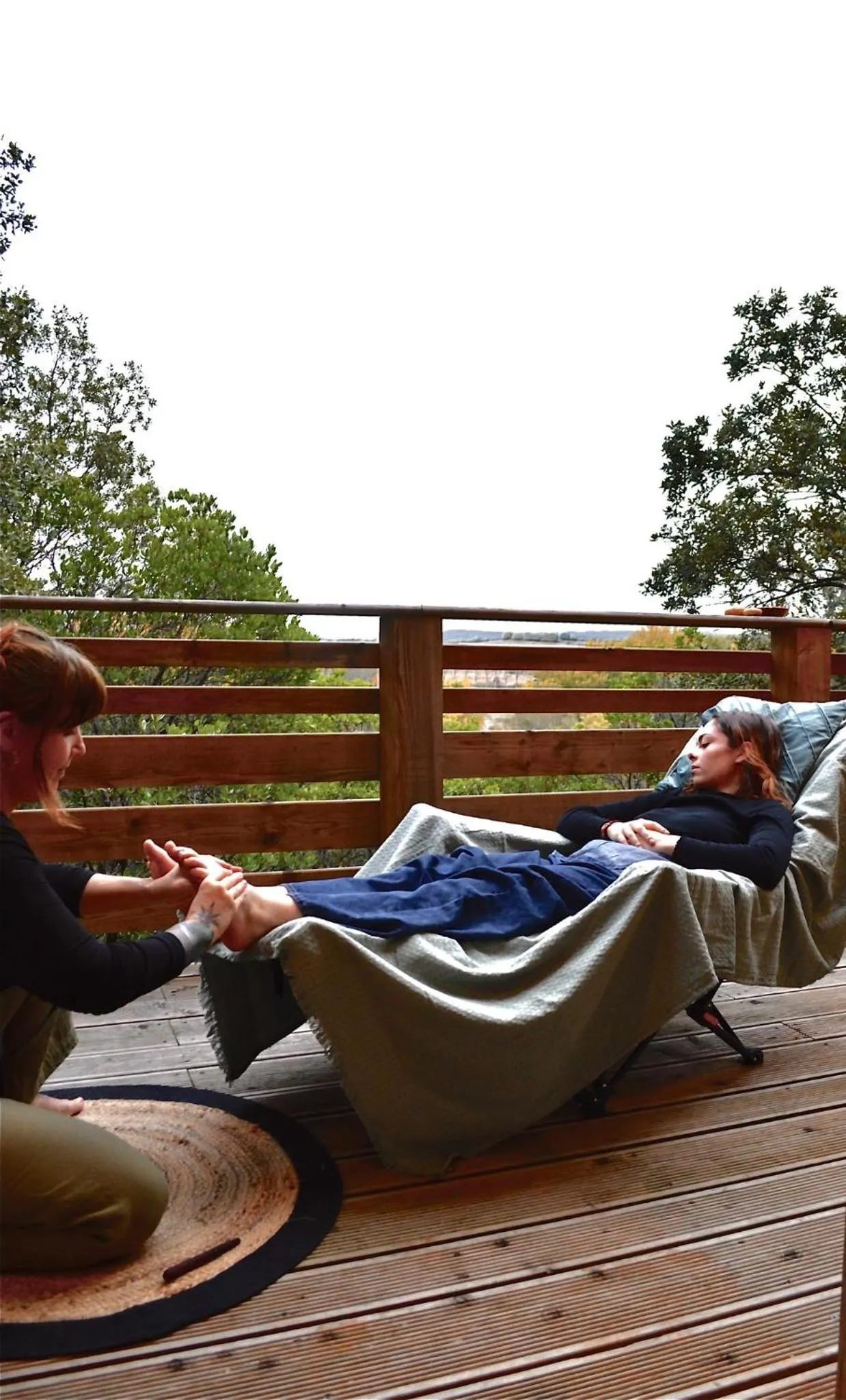 Massage in Les Cabanes Dans Les Bois Logis Hôtel