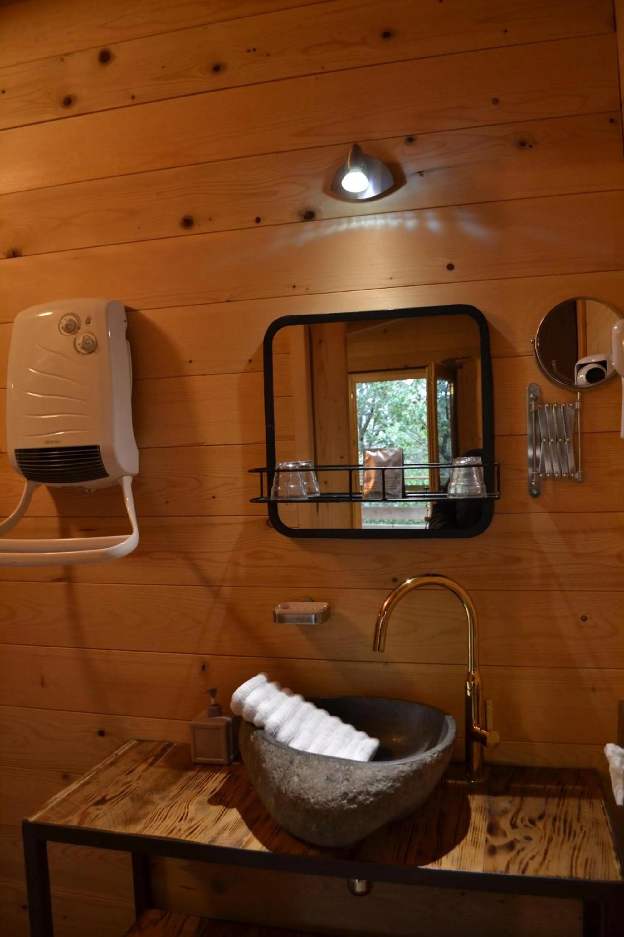 Bathroom in Les Cabanes Dans Les Bois Logis Hôtel
