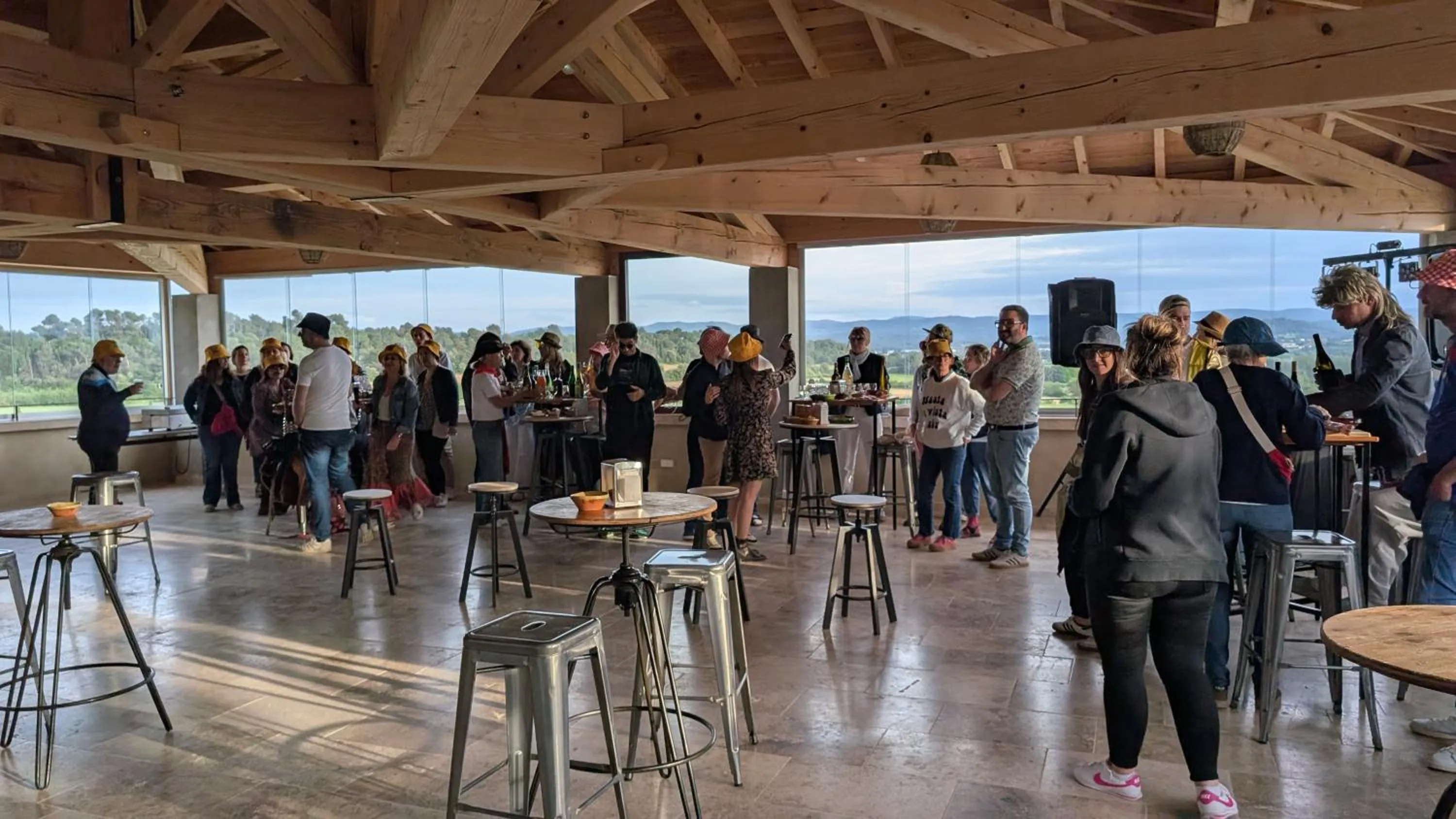 Evening entertainment in Les Cabanes Dans Les Bois Logis Hôtel