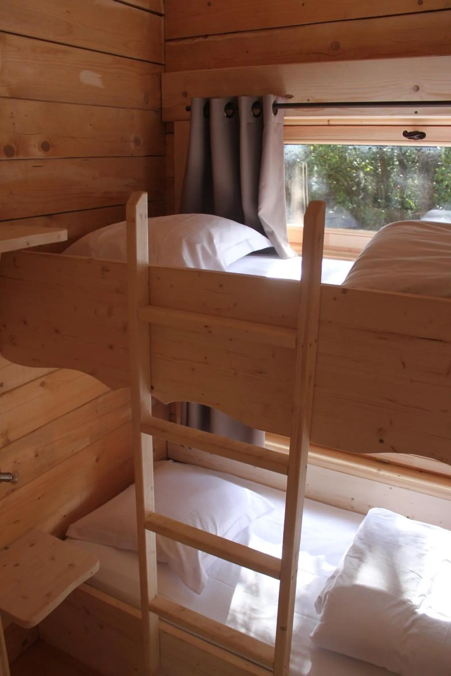 bunk bed, Bed in Les Cabanes Dans Les Bois Logis Hôtel