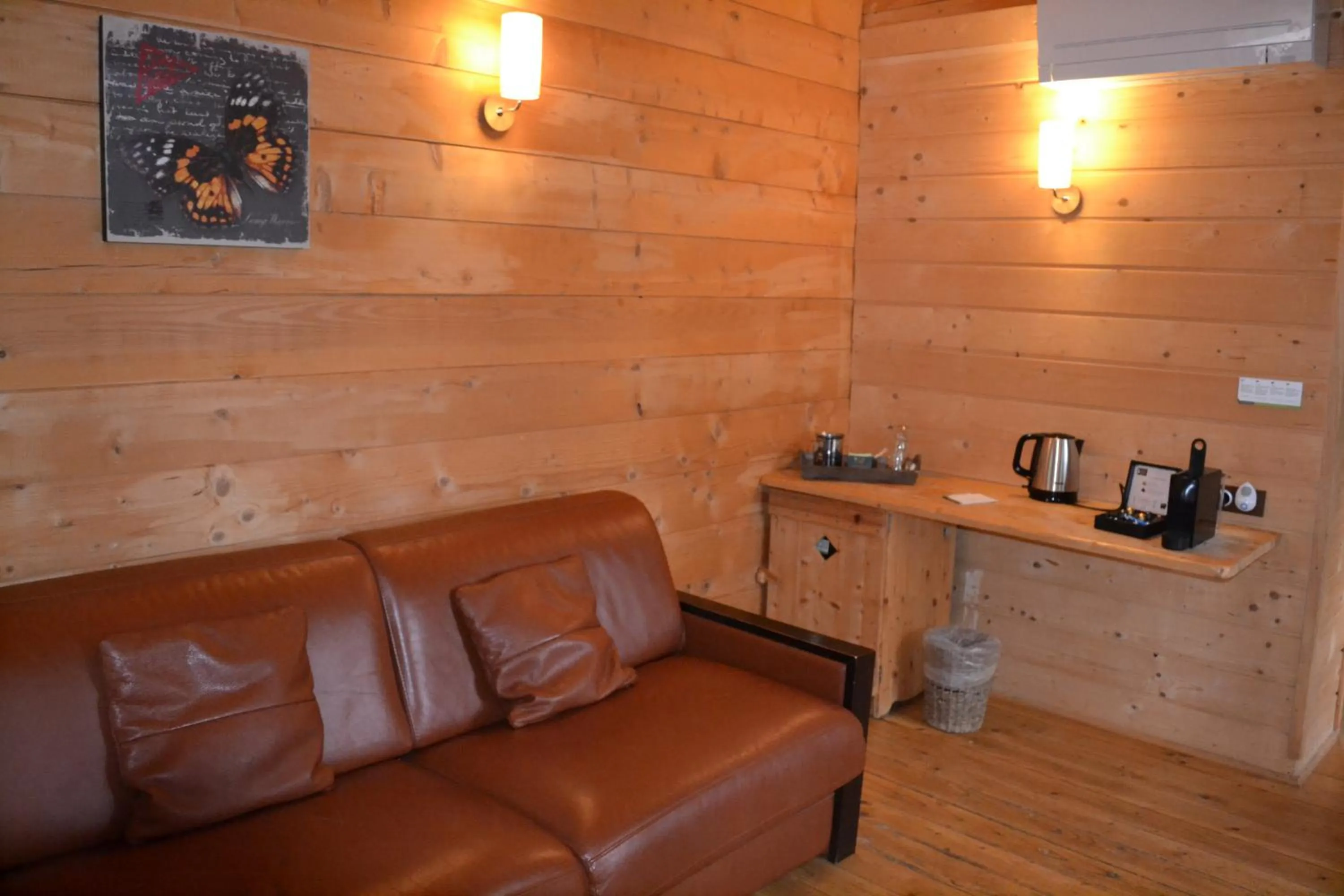 Coffee/tea facilities in Les Cabanes Dans Les Bois Logis Hôtel