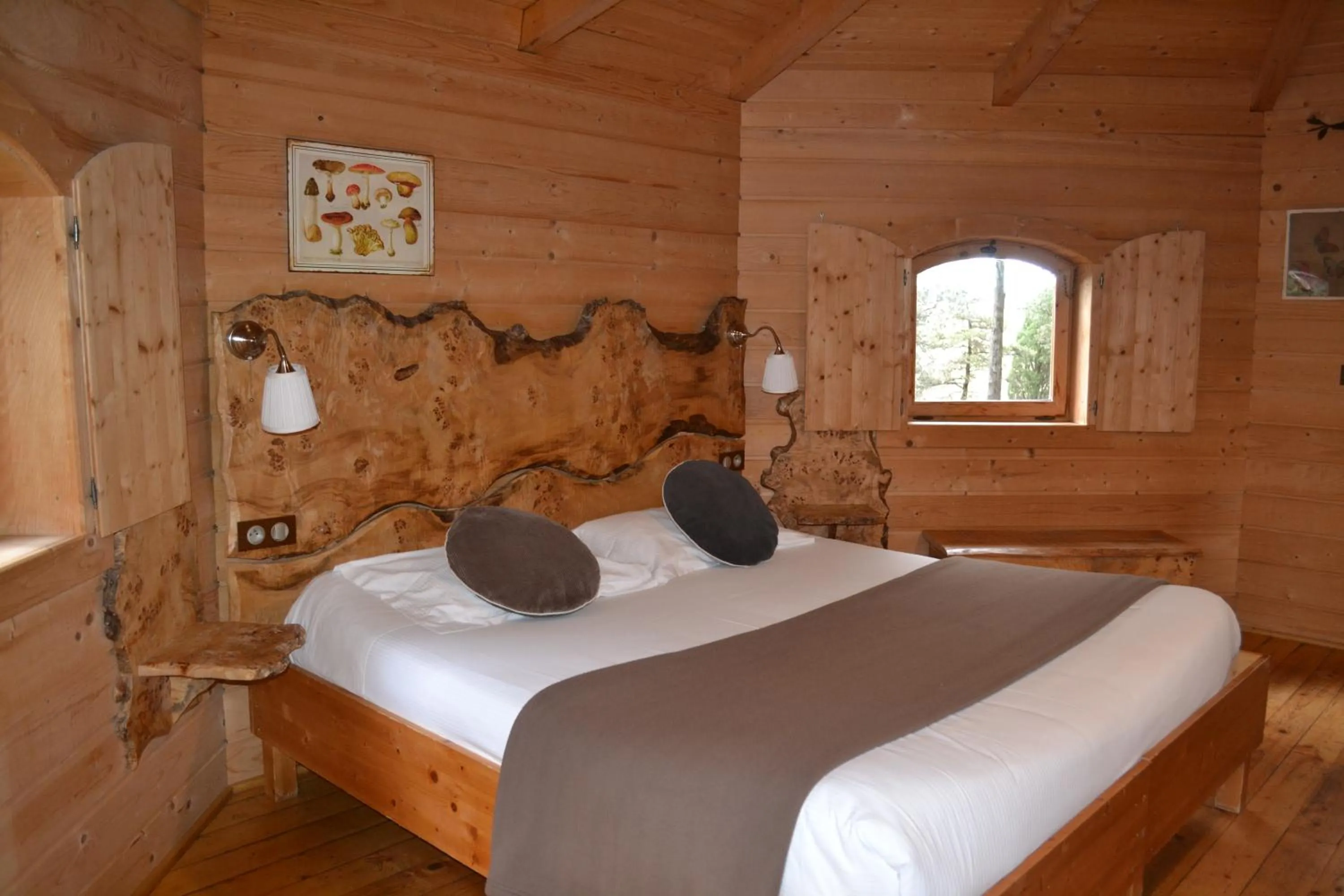 Bed in Les Cabanes Dans Les Bois Logis Hôtel