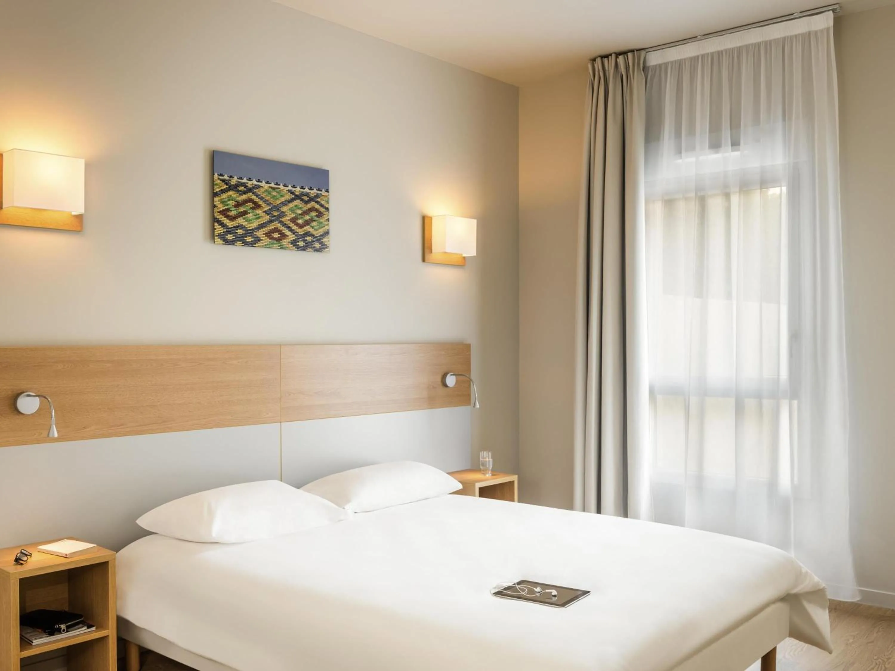 Property building, Bed in Aparthotel Adagio Access Dijon République