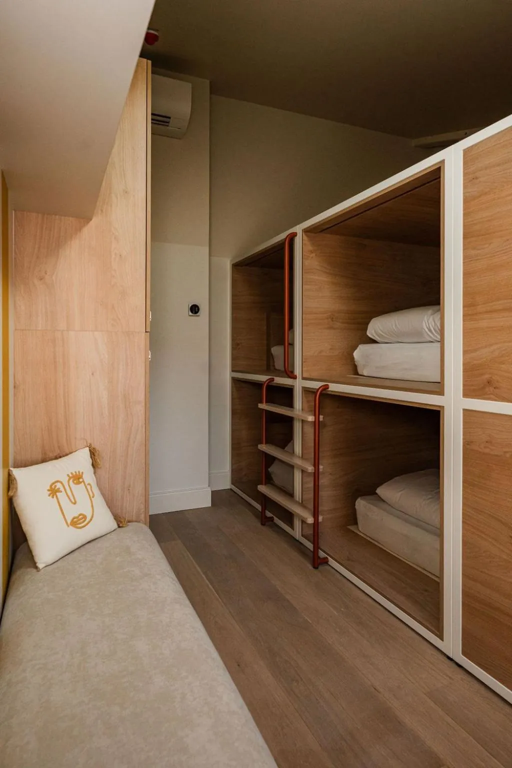 bunk bed, Bed in CENTRAL Hostel La Rochelle Centre