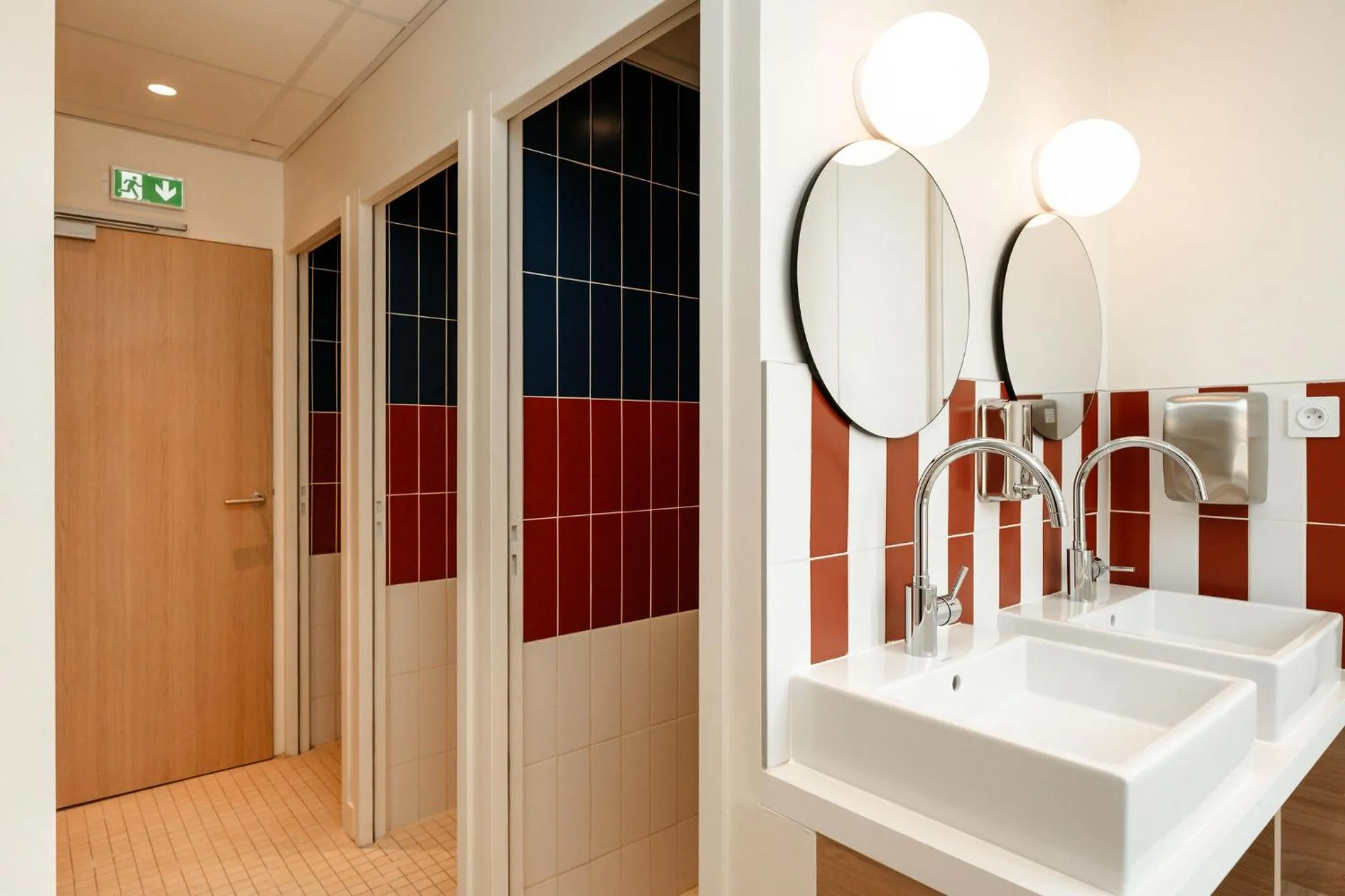 Bathroom in CENTRAL Hostel La Rochelle Centre